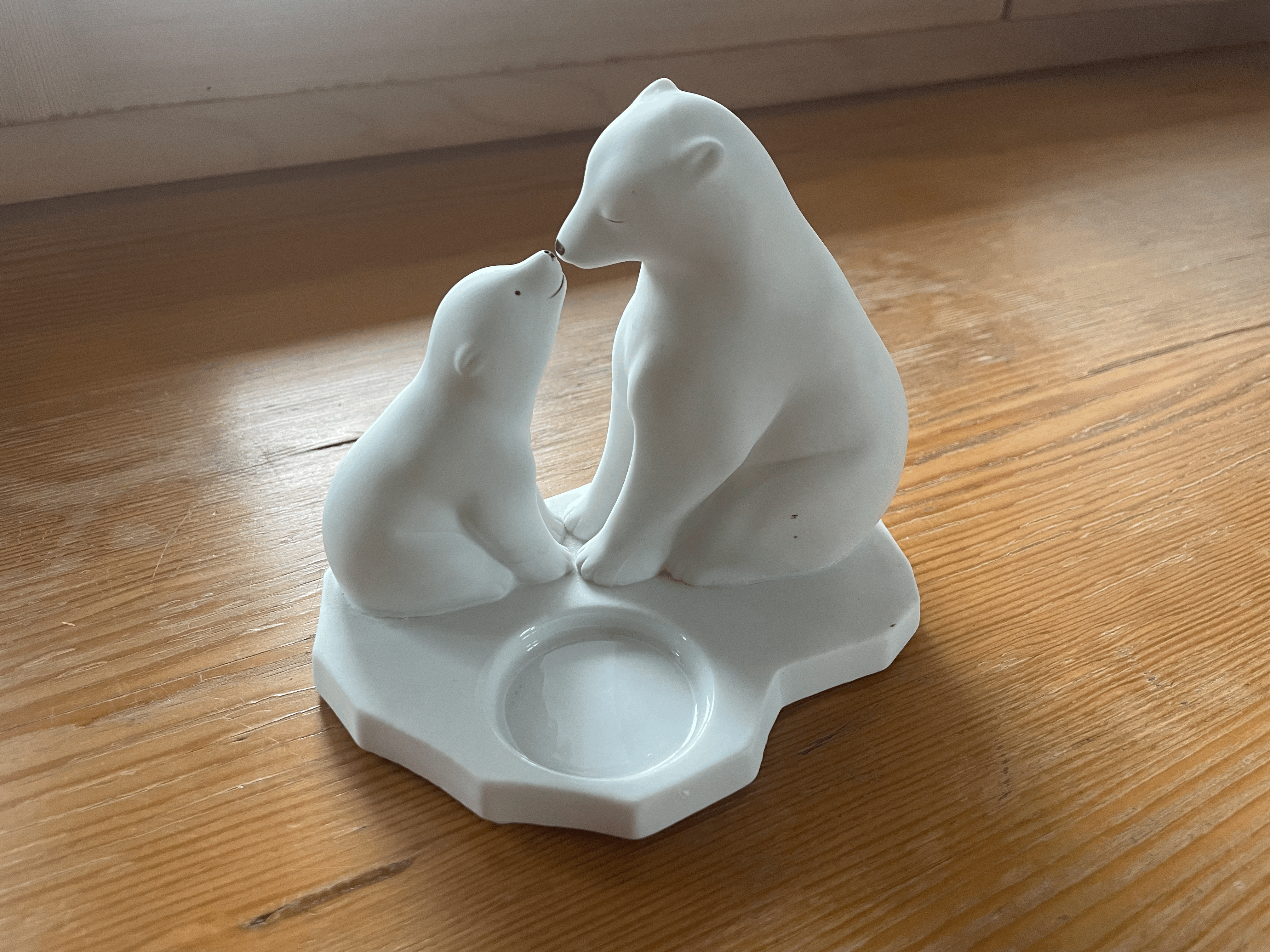 Eisbären mit Kerzenlicht