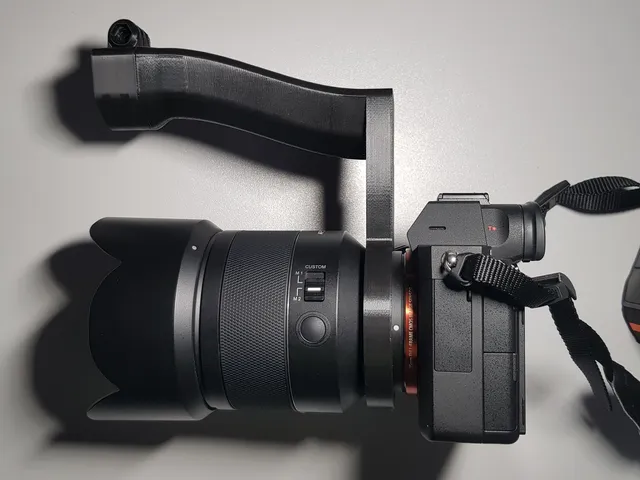 Cageless Sony E-Mount Camera Handle