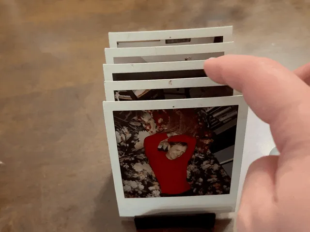 BiStable Photo Holder