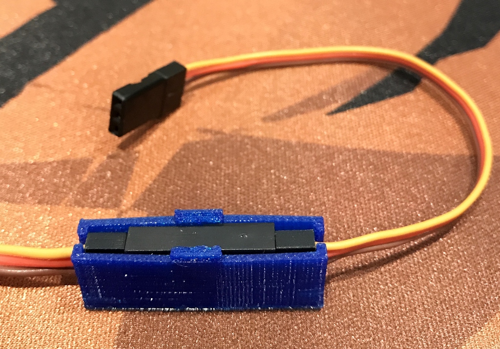 Servo Connector Lock / Keeper by Simon O'Brien Download free STL