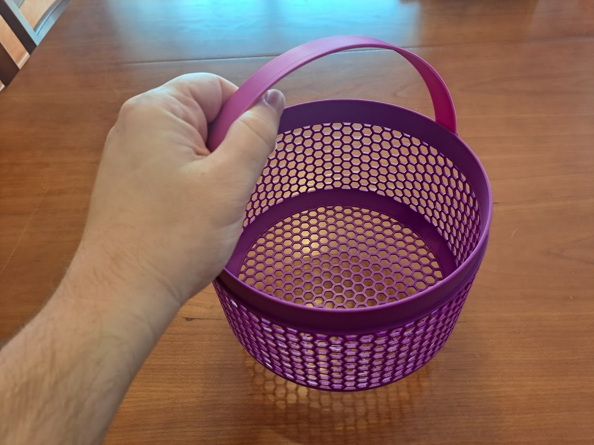 Round Basket with Handle