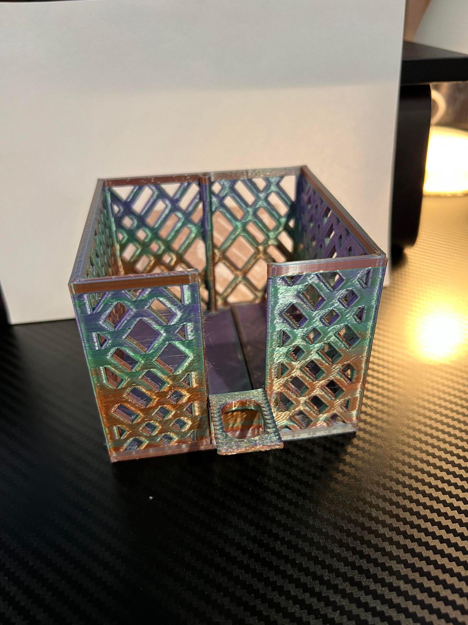 Coaster holder with lift