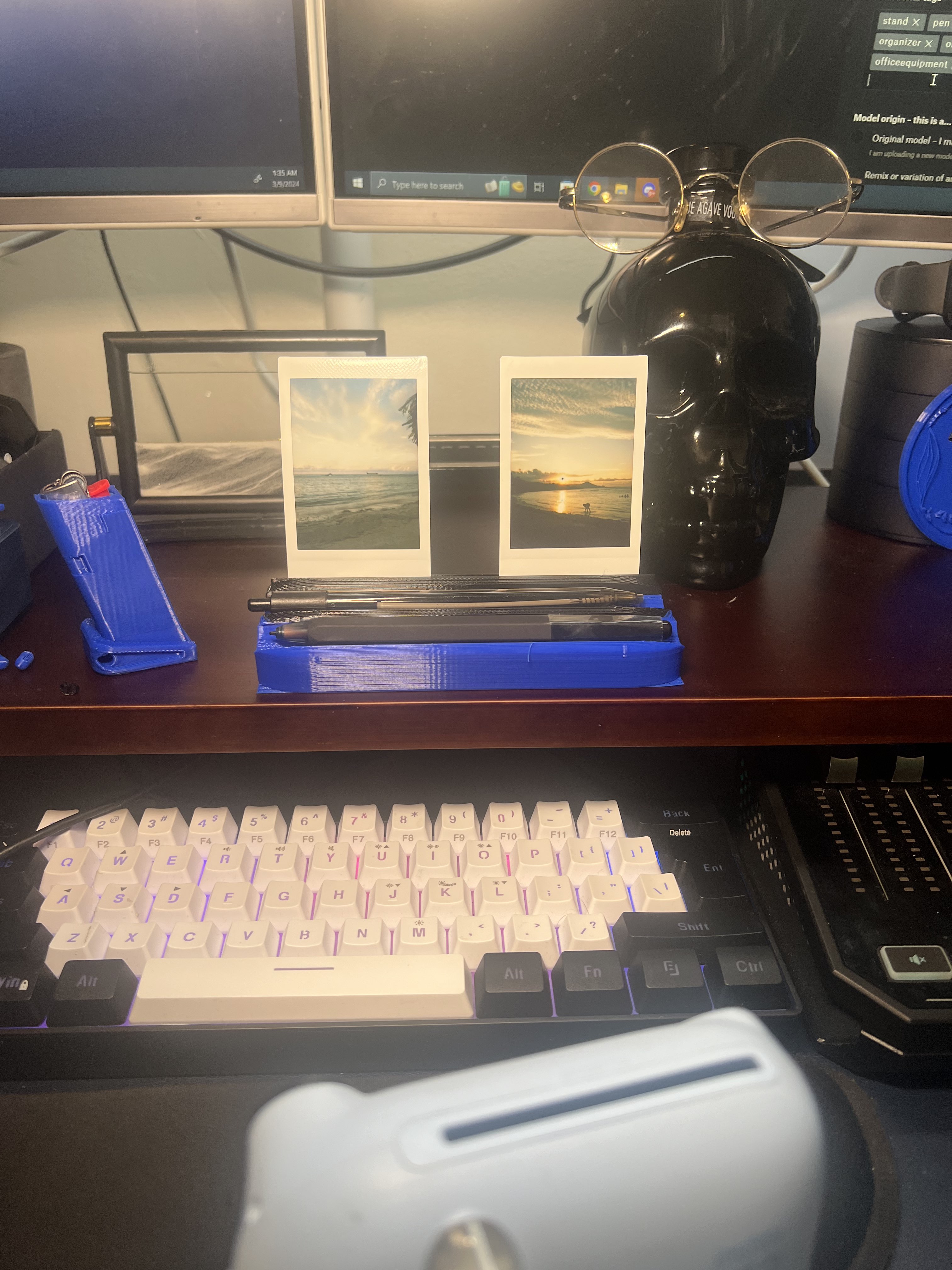 instant film display stand with dual pen holder for desk/office