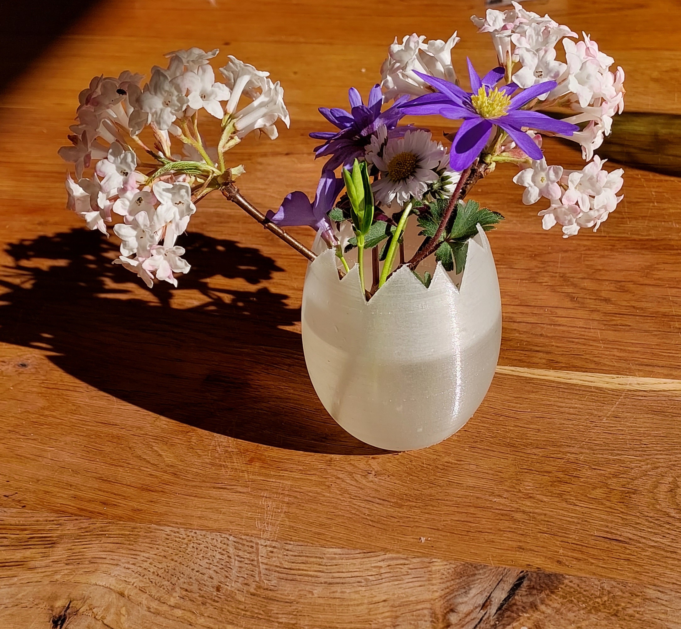 Eggshell vase