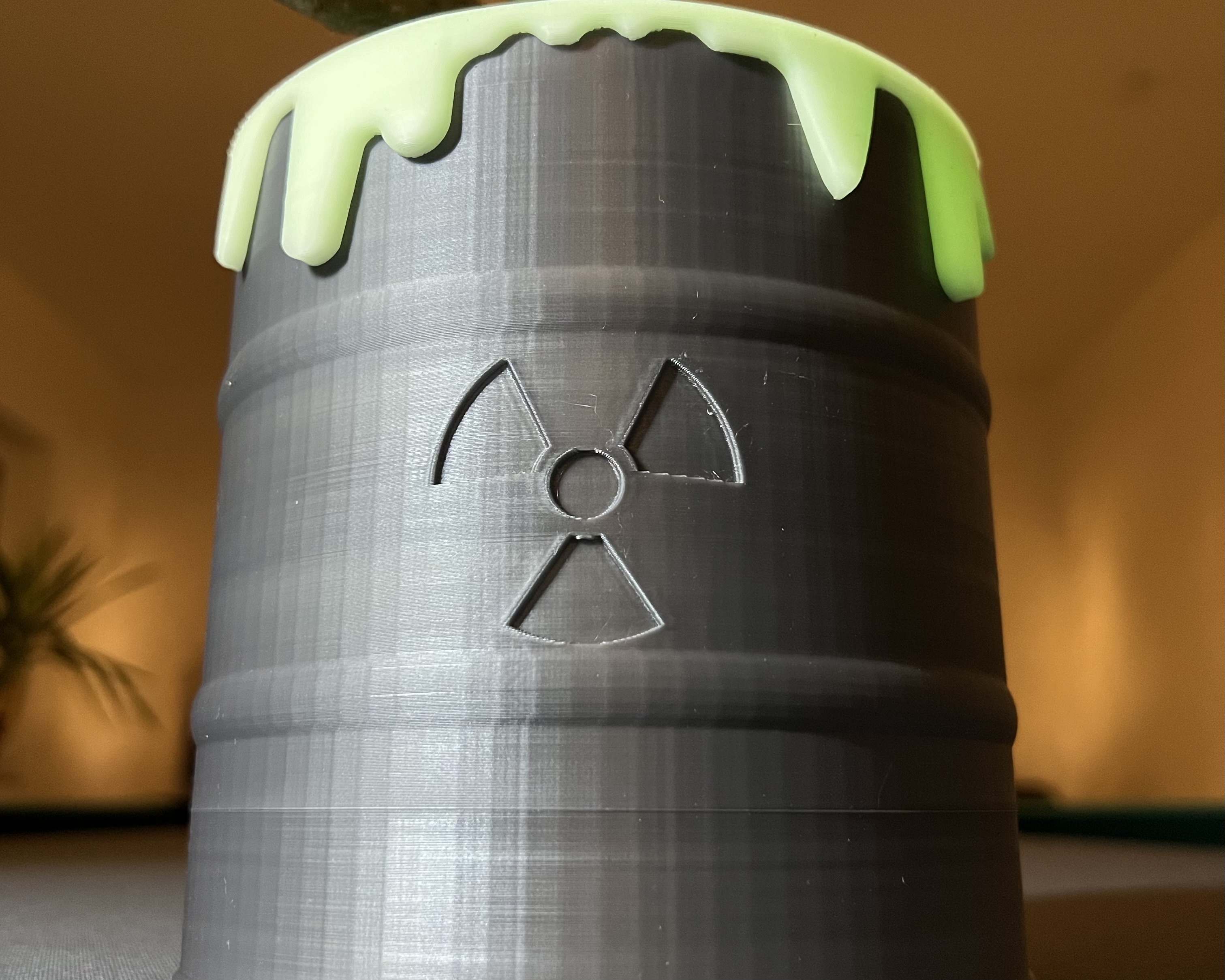 RADIOACTIVE BARREL FLOWER POT (GLOW IN THE DARK)