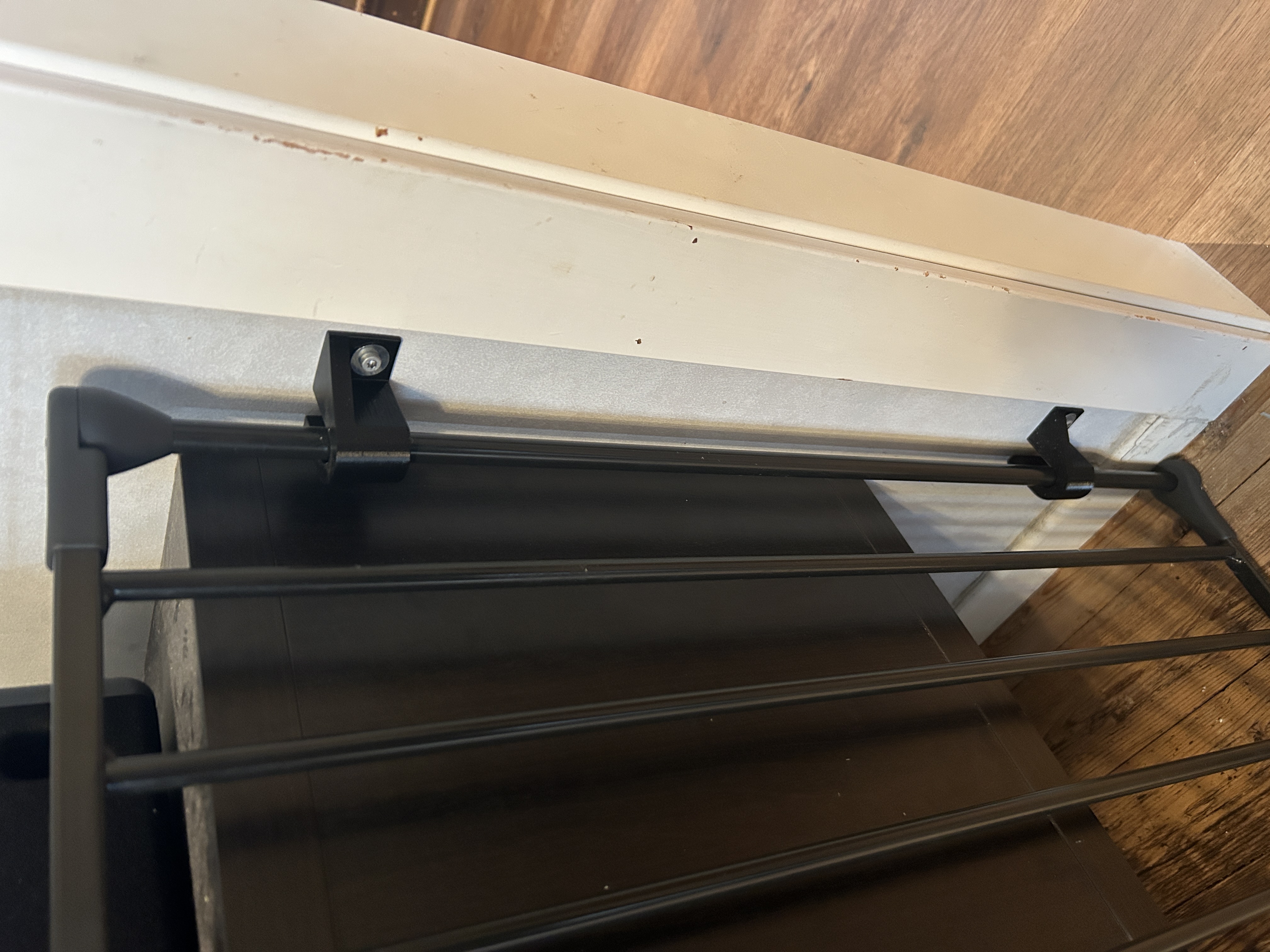 Fireplace guard wall mount for BabyDan Flex
