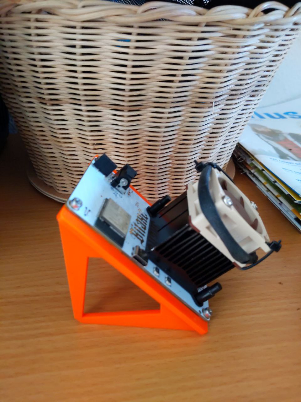 Miniatura 2 do modelo 3D bitaxe stand simple open source mining BM1366