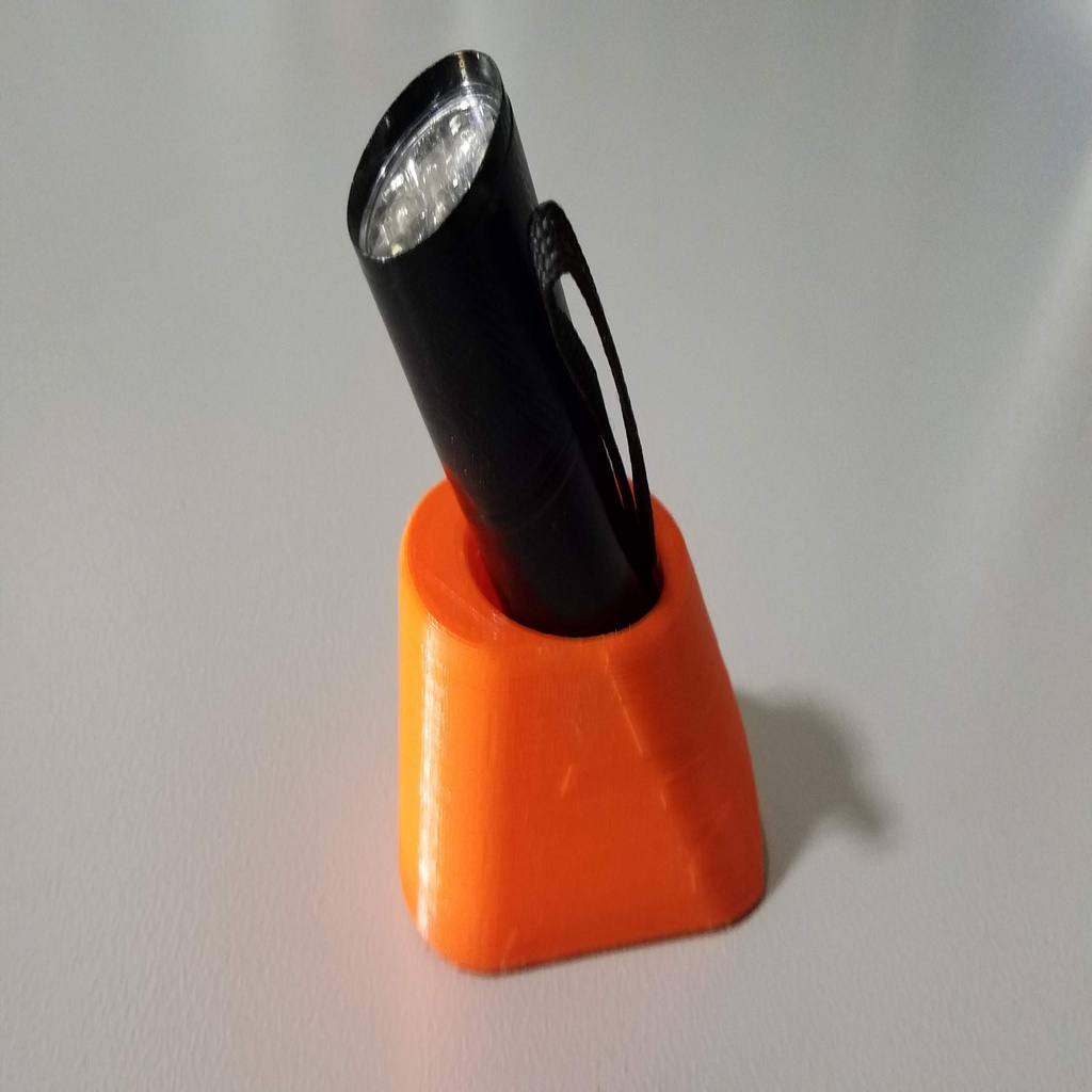 Miniatura 2 do modelo 3D Harbor Freight flashlight holder