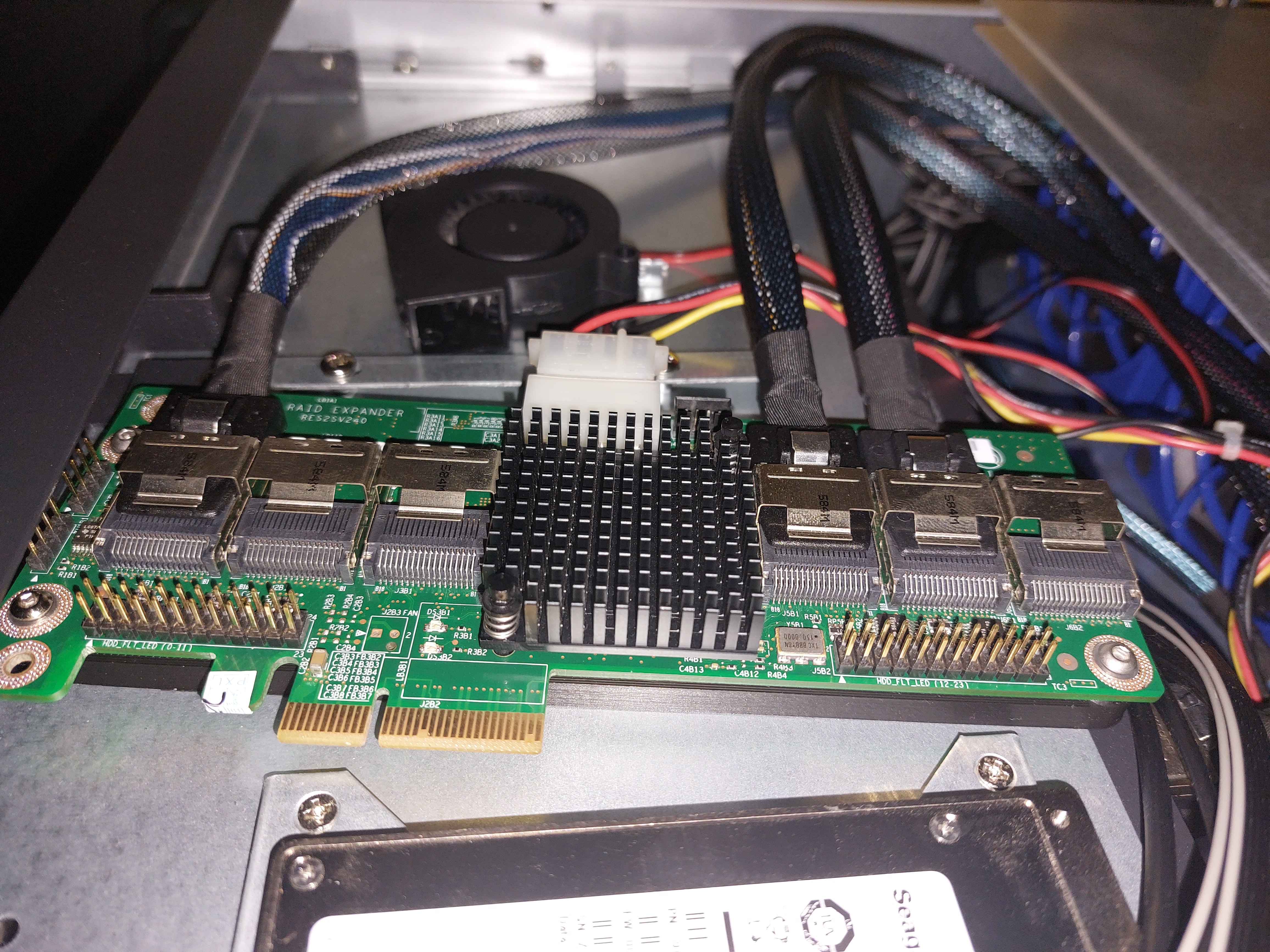 Magnetic Intel RES2SV240 SAS Expander mount