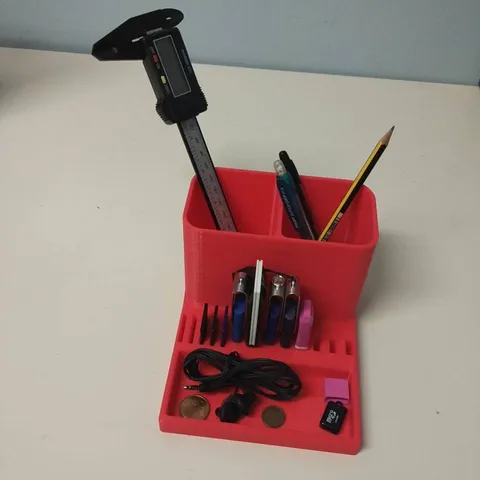 USB & SD organiser with pencil holder and multipurpose tray.