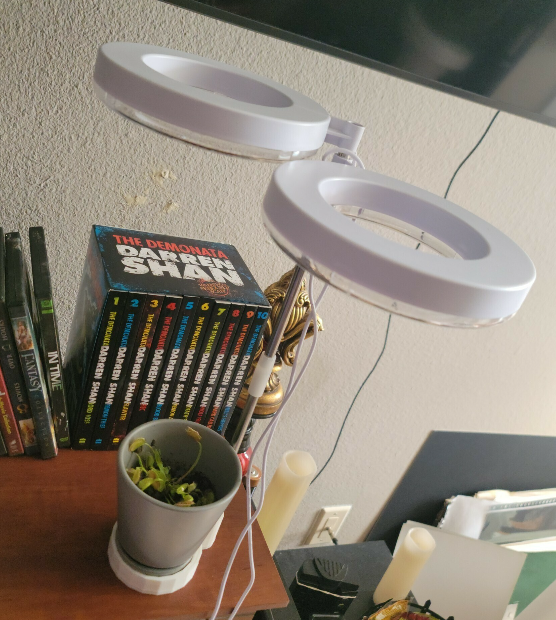 Grow light stand for small flower pot