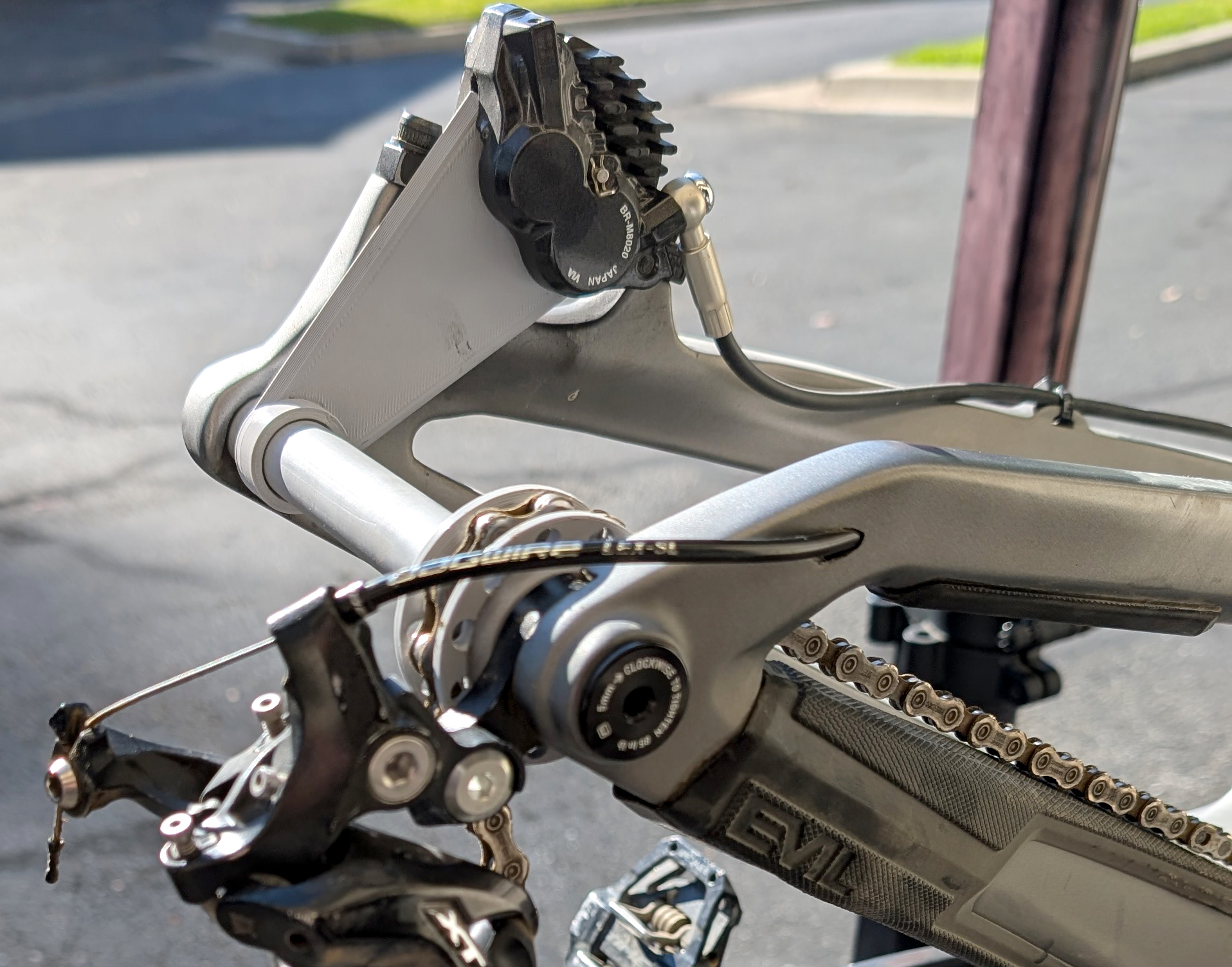 CHAIN GUIDE /DROPOUT BRACE / PAD KEEPER SYSTEM