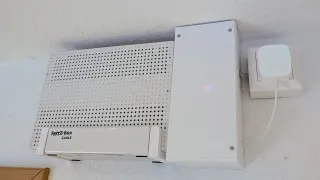 Fritz!Box 6690-Kabelabdeckung für die Deckenmontage