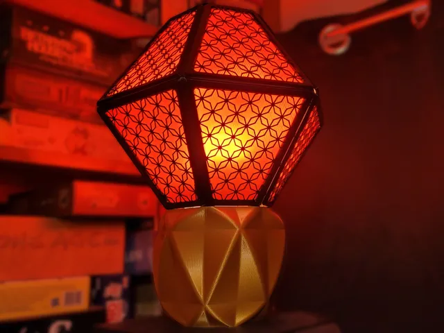 Geometric Lamp with Interchangable Panels