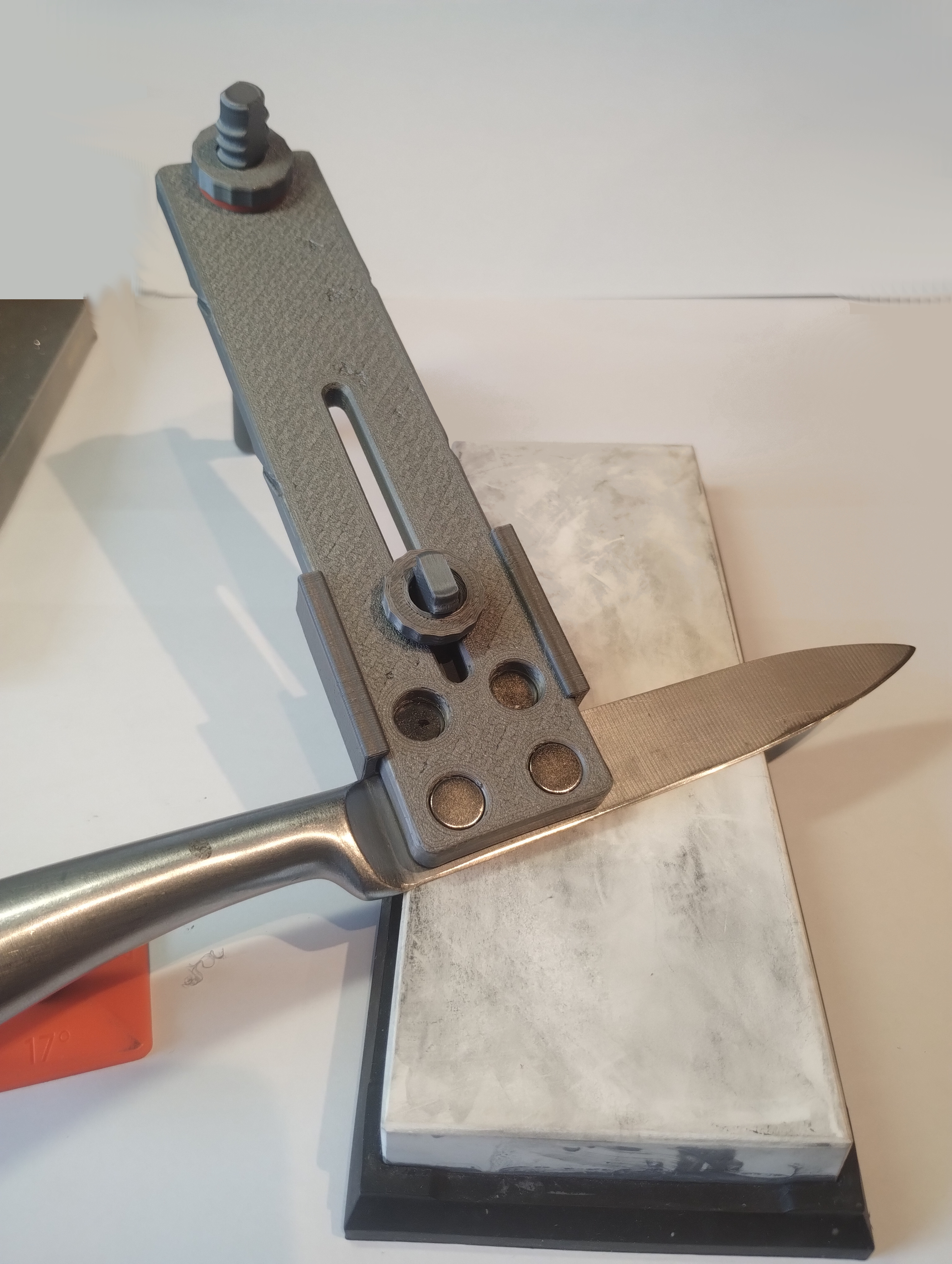 Sharpening training wheels. Knife sharpening tool - compact fixed angle system for any stone
