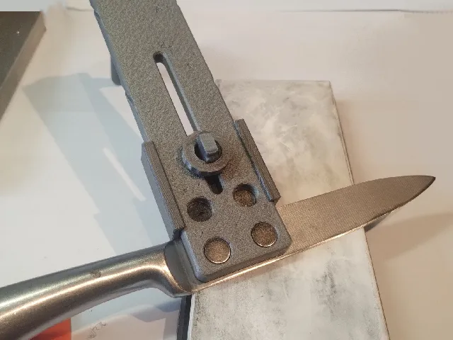 Sharpening training wheels. Knife sharpening tool - compact fixed angle system for any stone