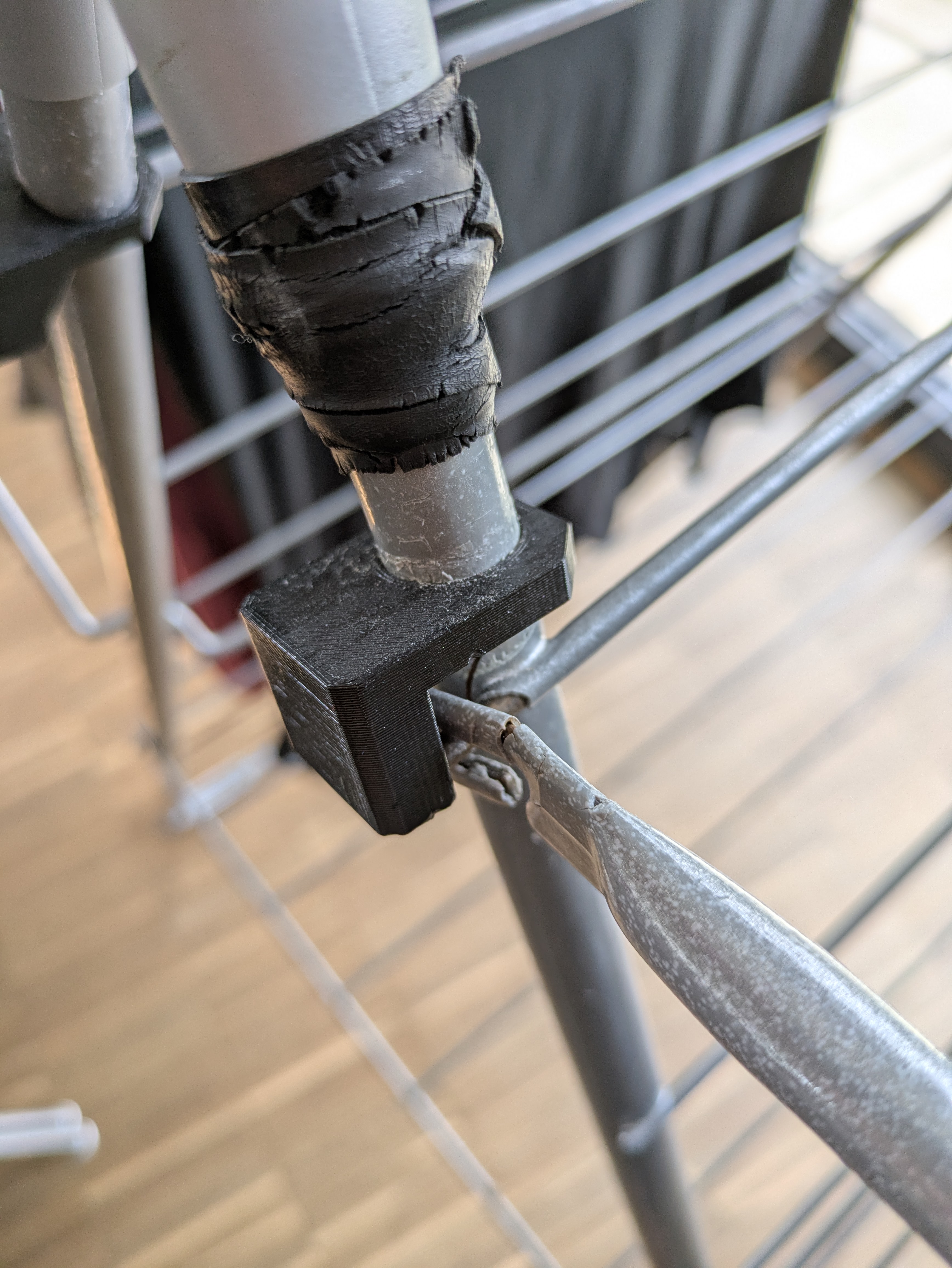 Laundry rack hinge repair — miniatura 3