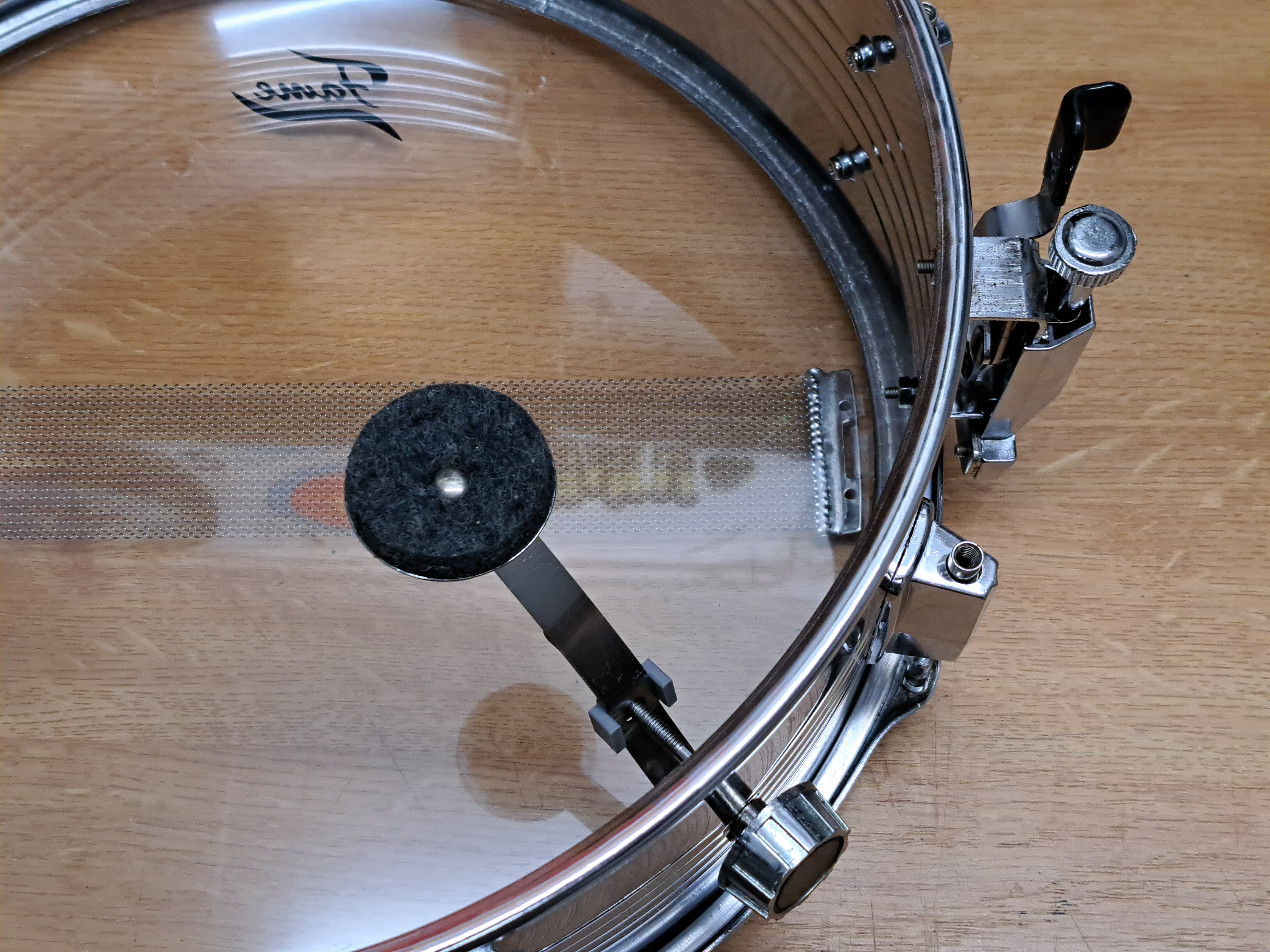 Pearl Snare Drum Verschraubung des Dämpfers, Pearl snare drum, screw for the damper