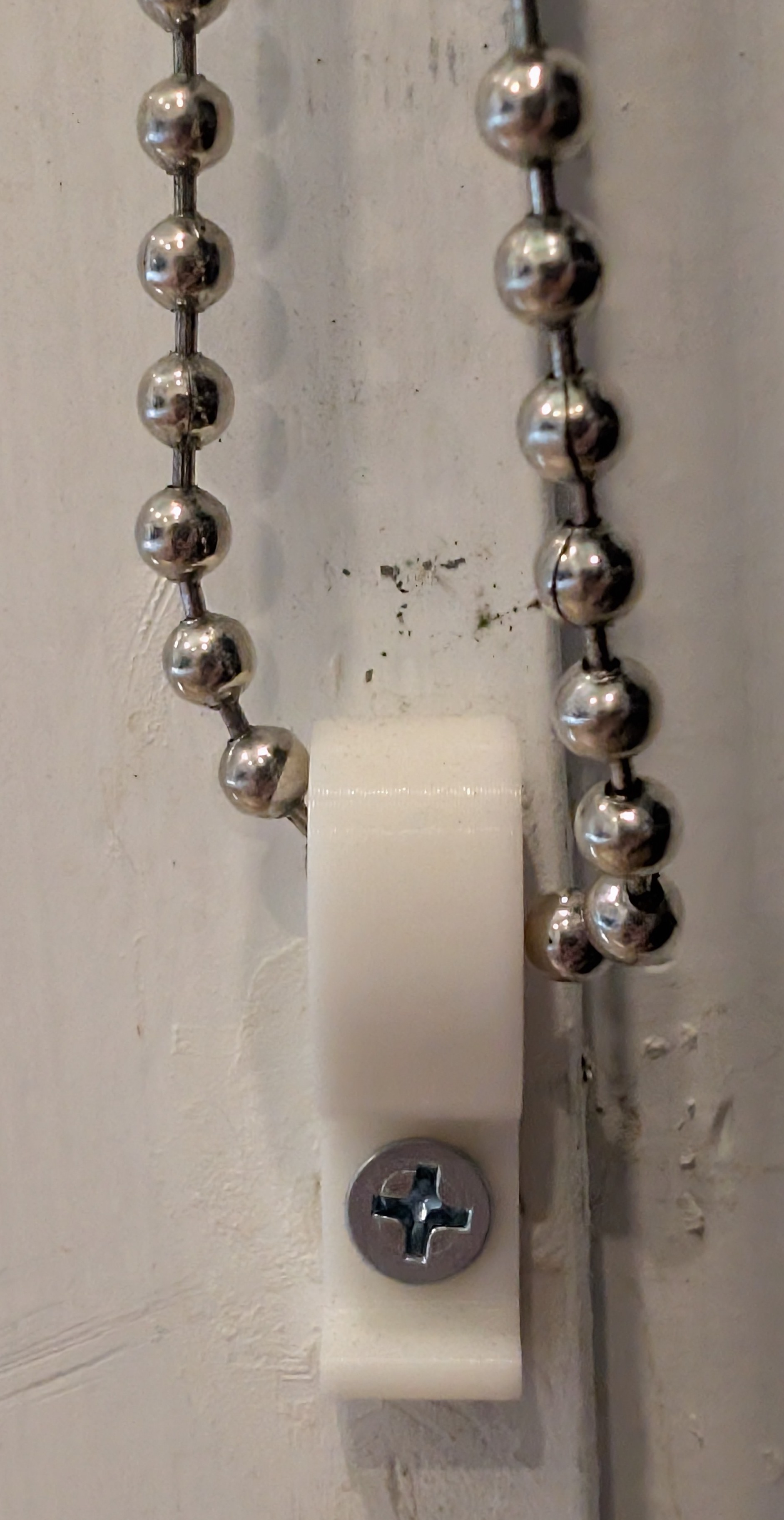 Roller blind chain cord safety guide clip