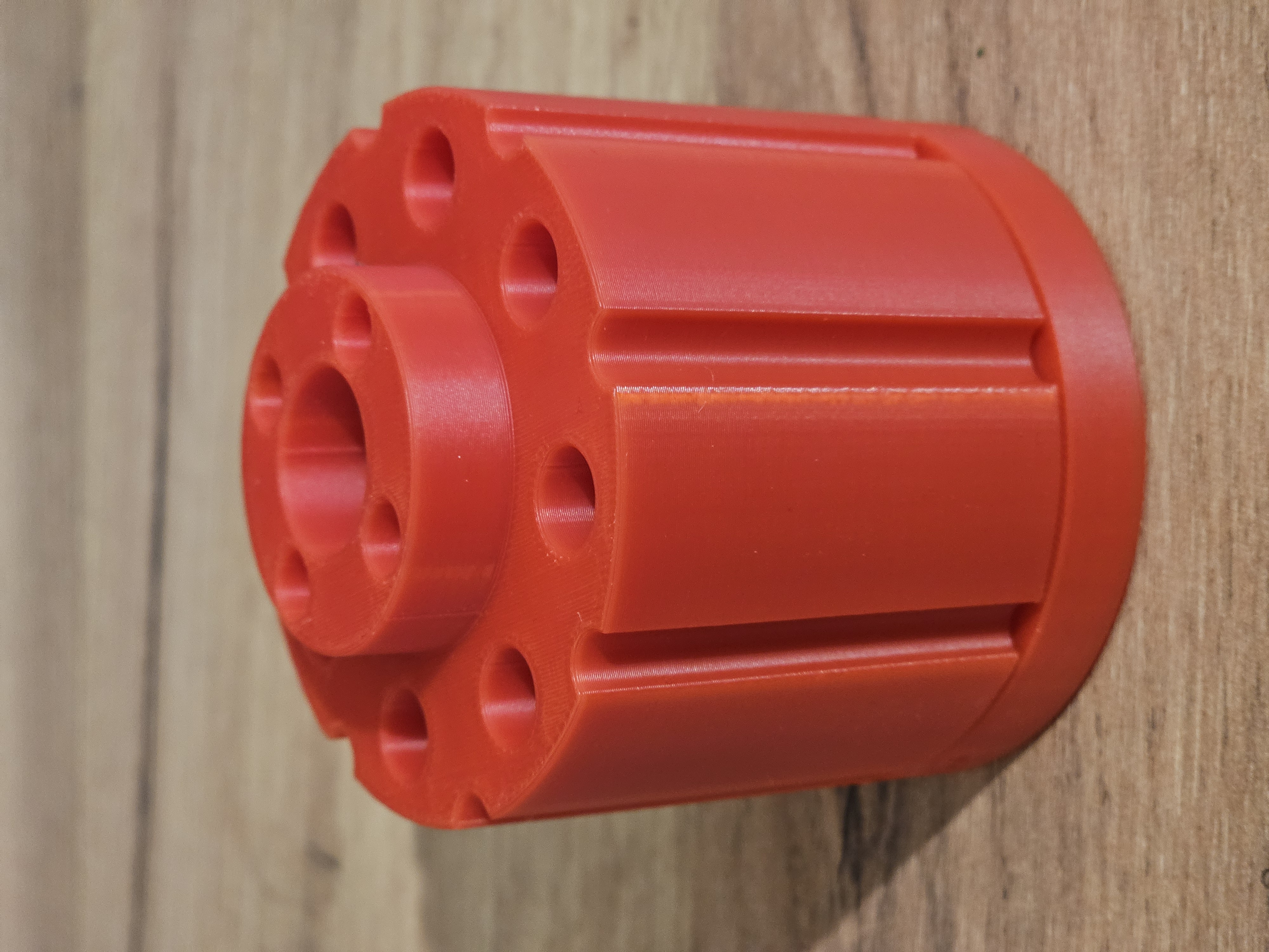 Compact rotating tool holder