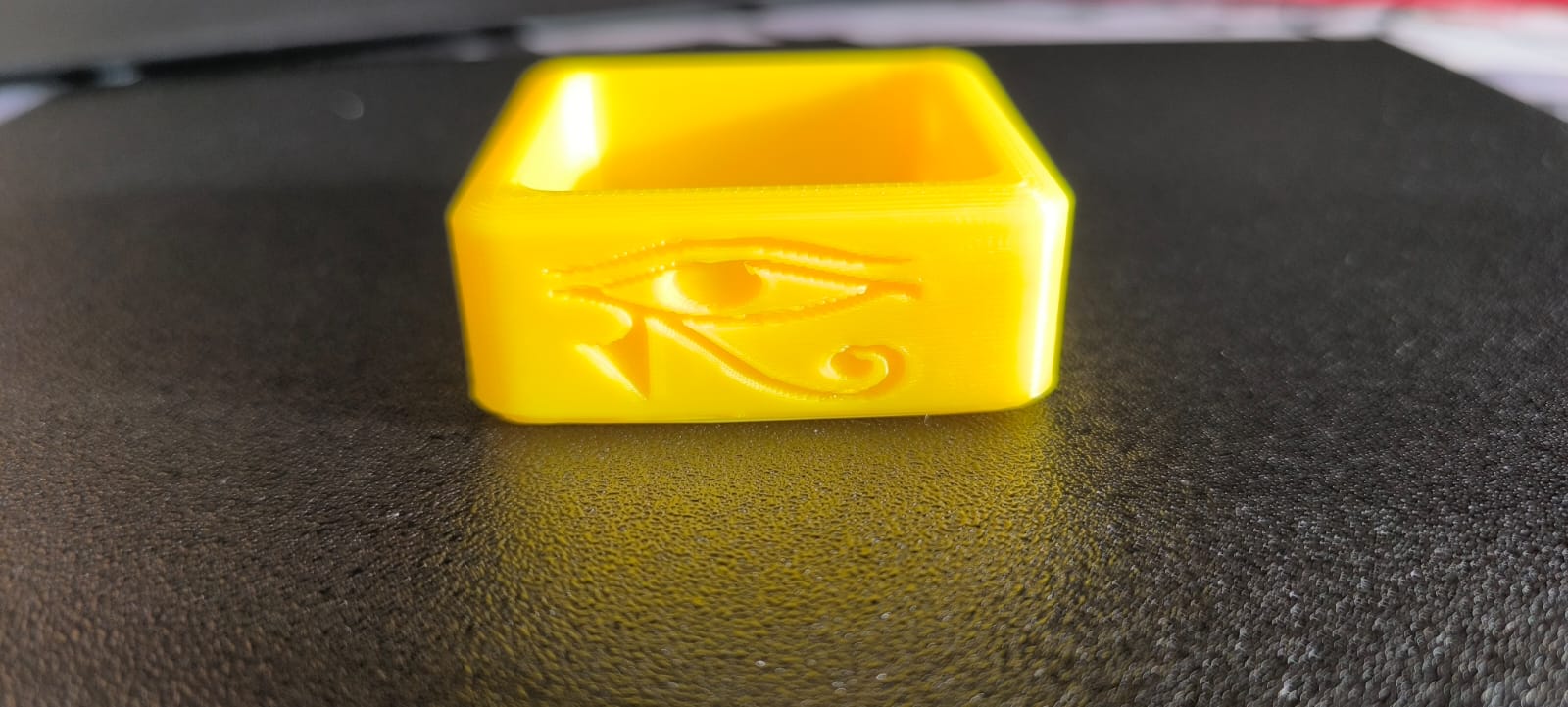 Small box with magnets