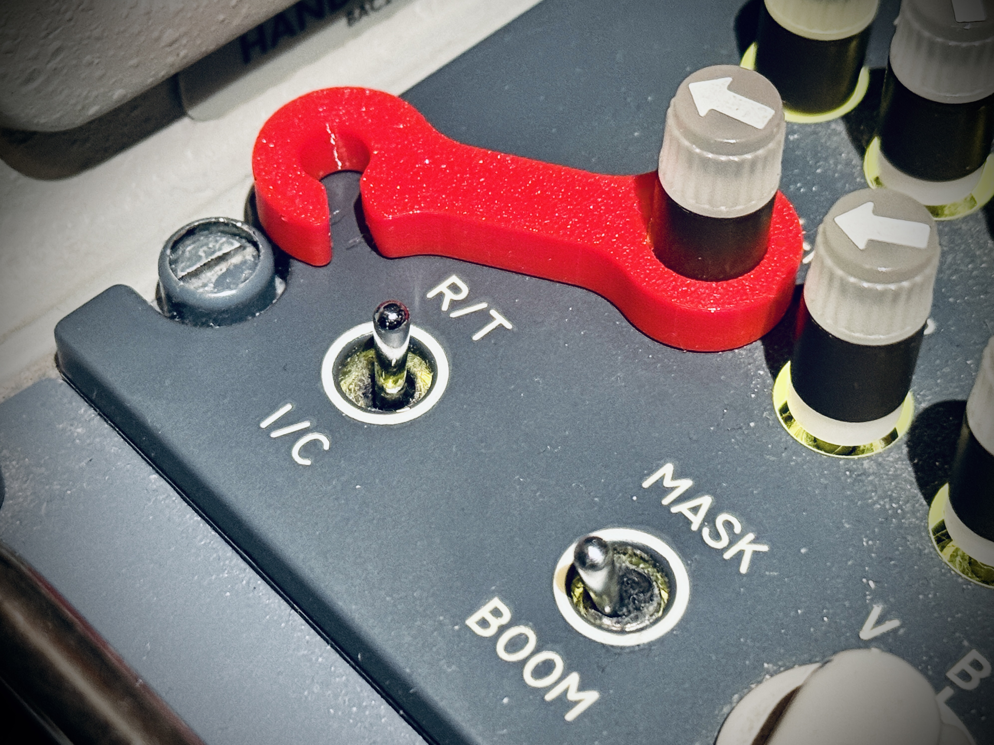 Boeing 737 Hotmic Intercom Switch