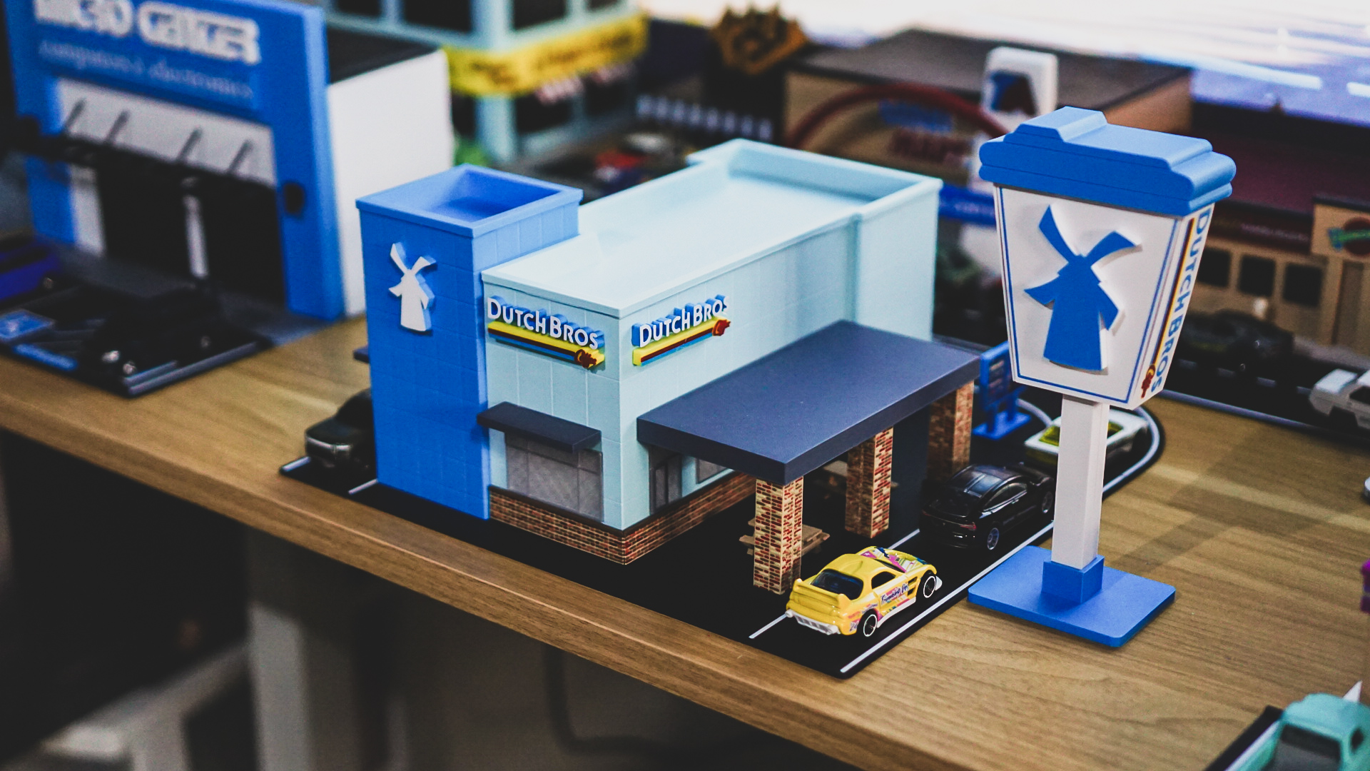 Dutch Bros Coffee Model Set - 1:64 Scale Diorama — thumbnail 9