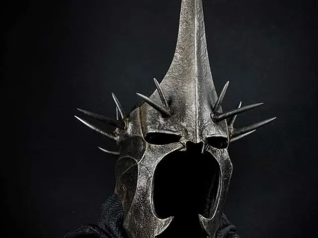 sauorn helmet