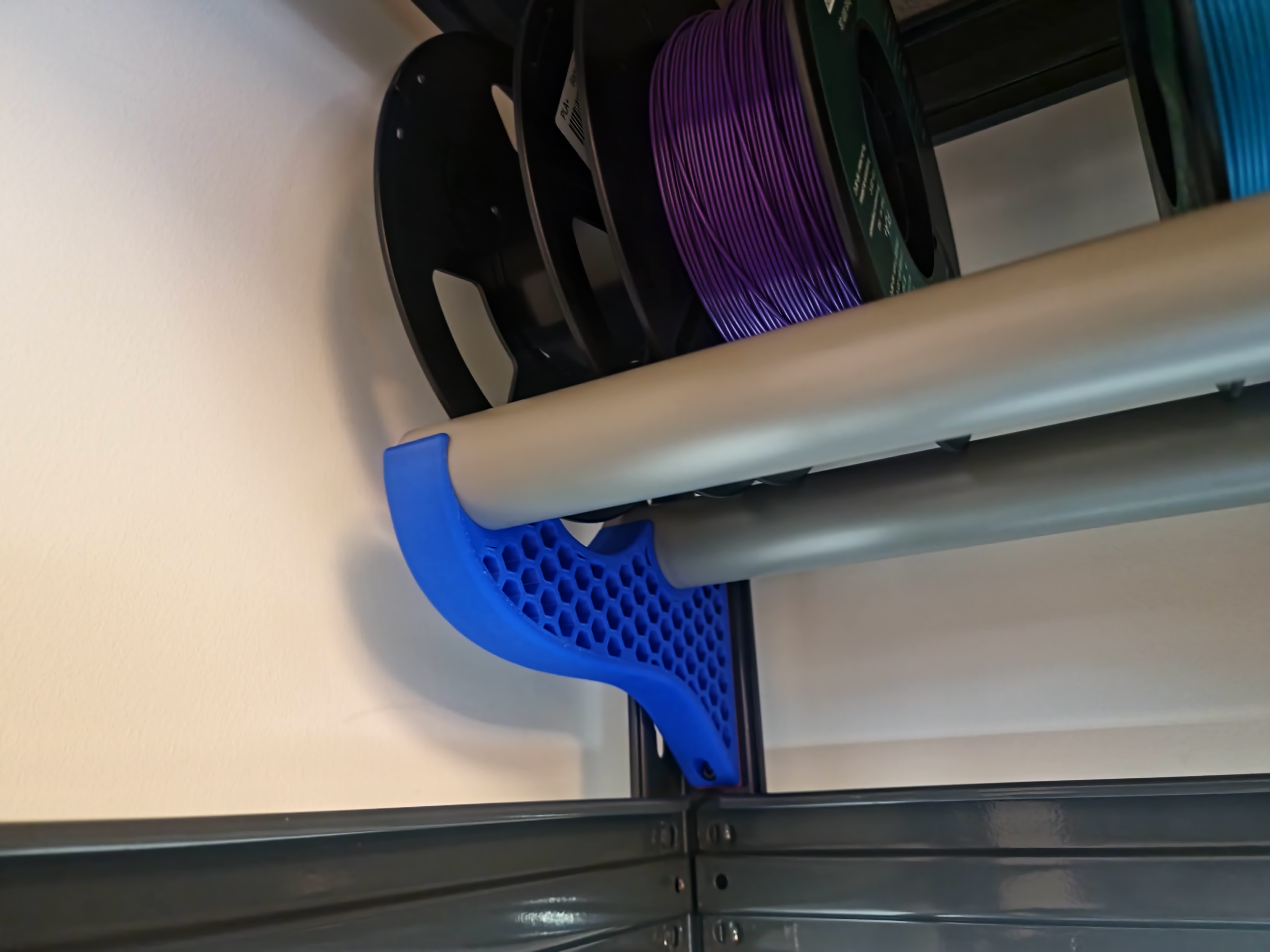 Filament shelf brackets - UK 32mm pipe brackets.