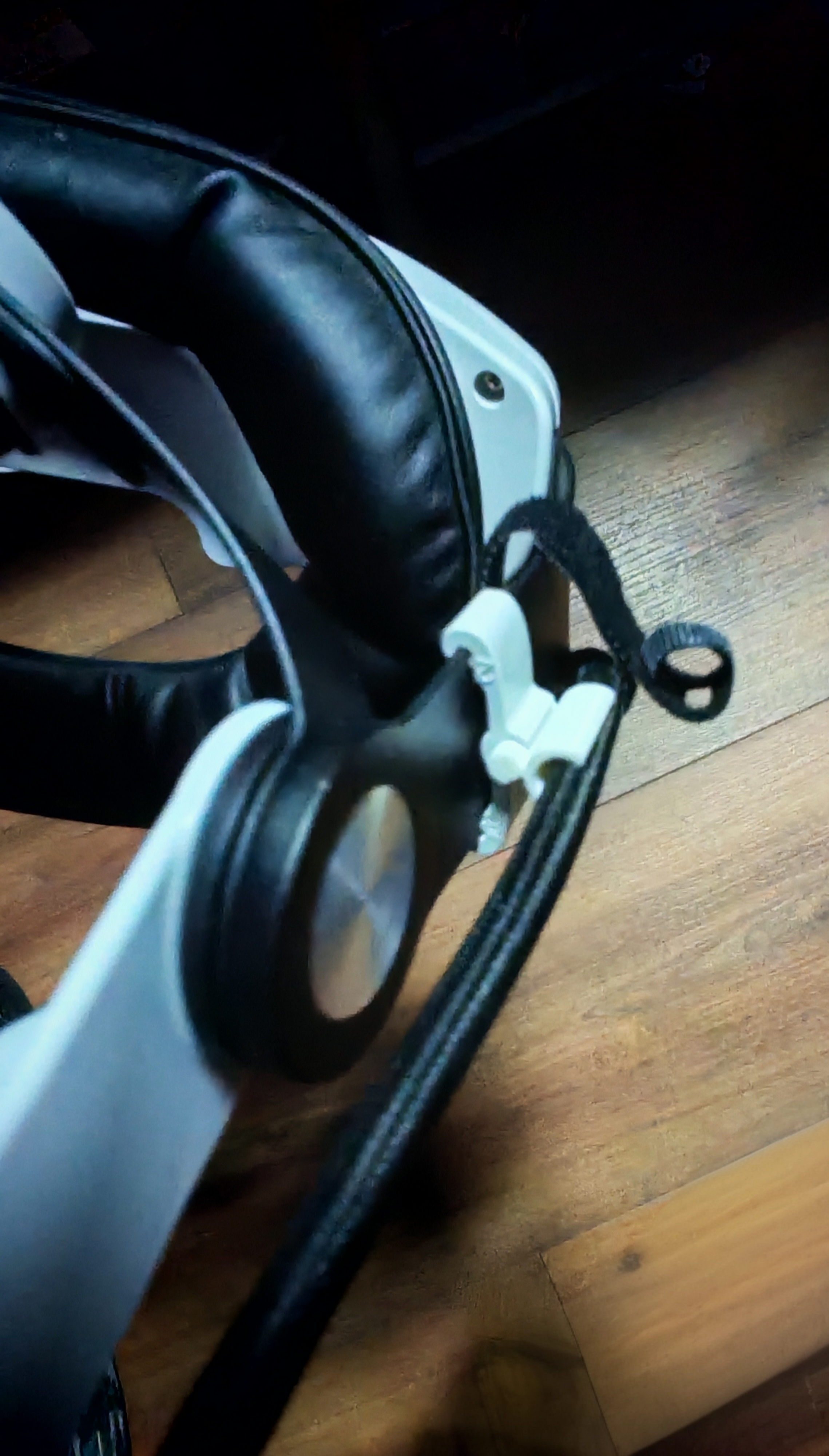 Oculus Quest 3 Link cable clip adapter