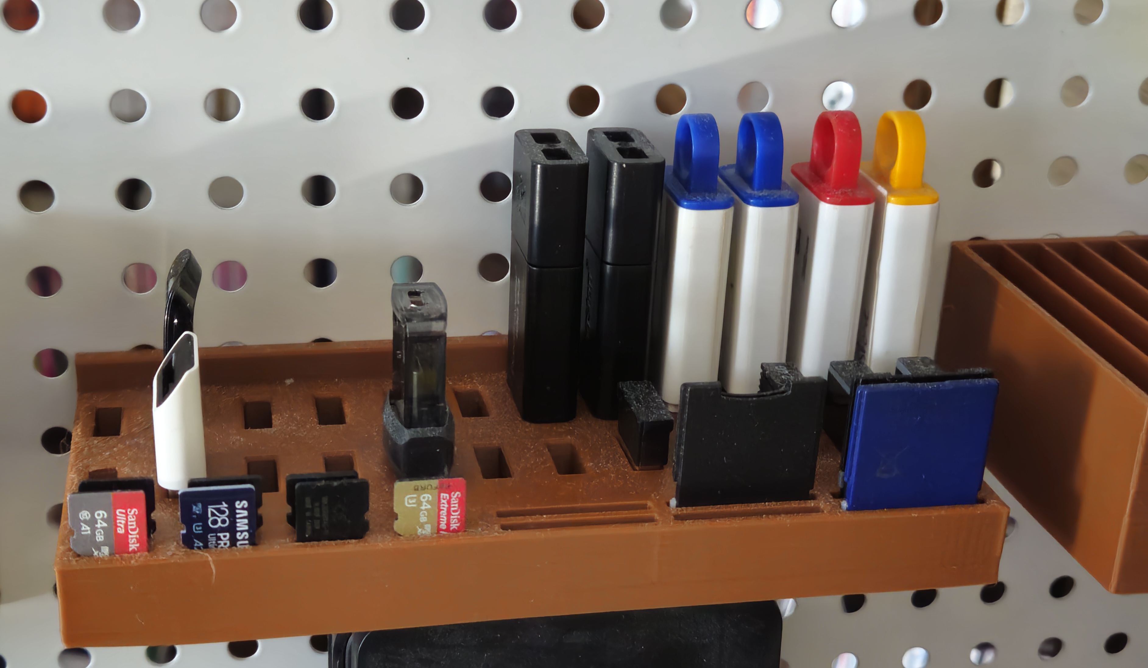 Pegboard Data Storage — thumbnail 2
