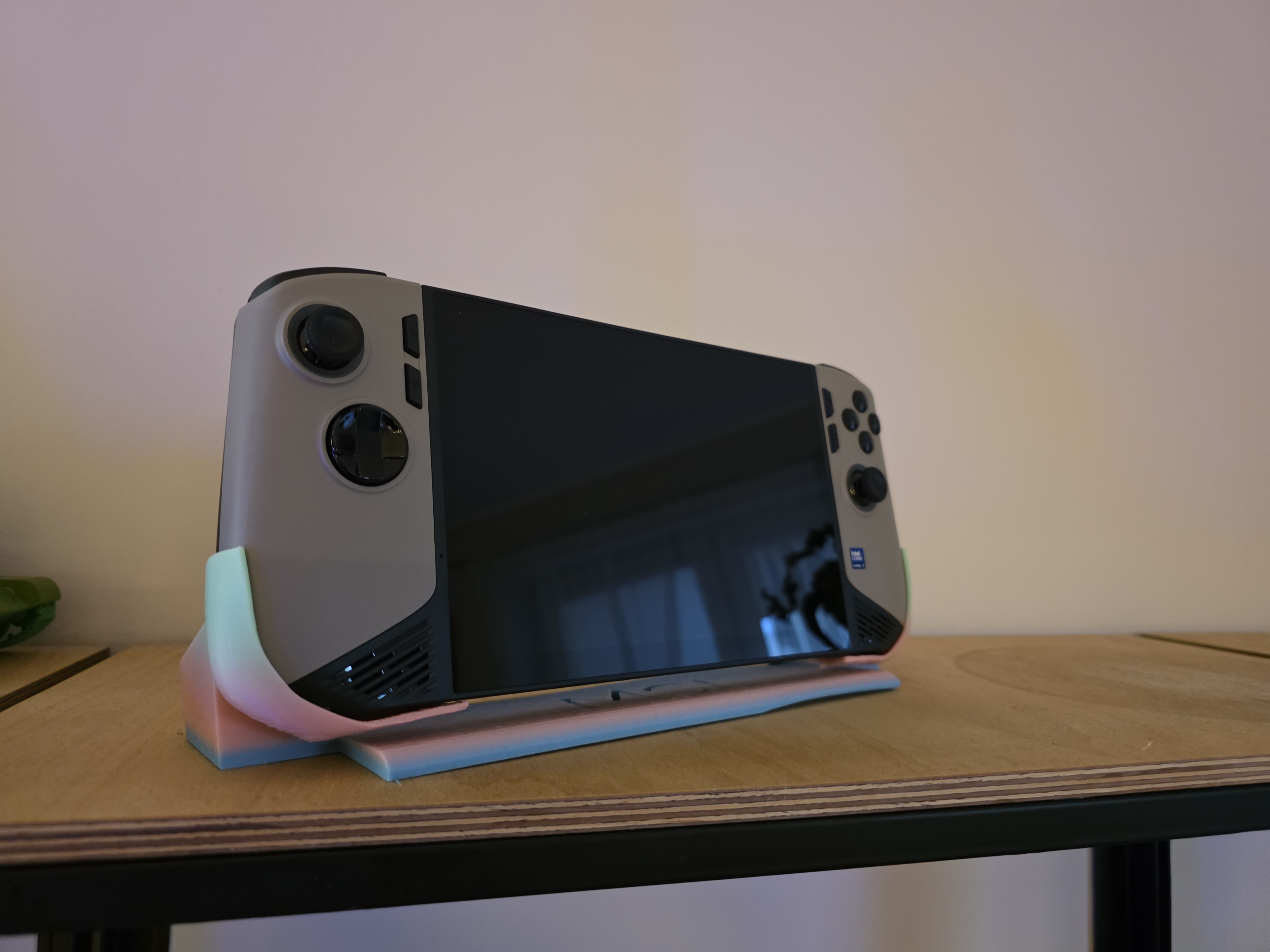 MSI Claw 8AI+ stand