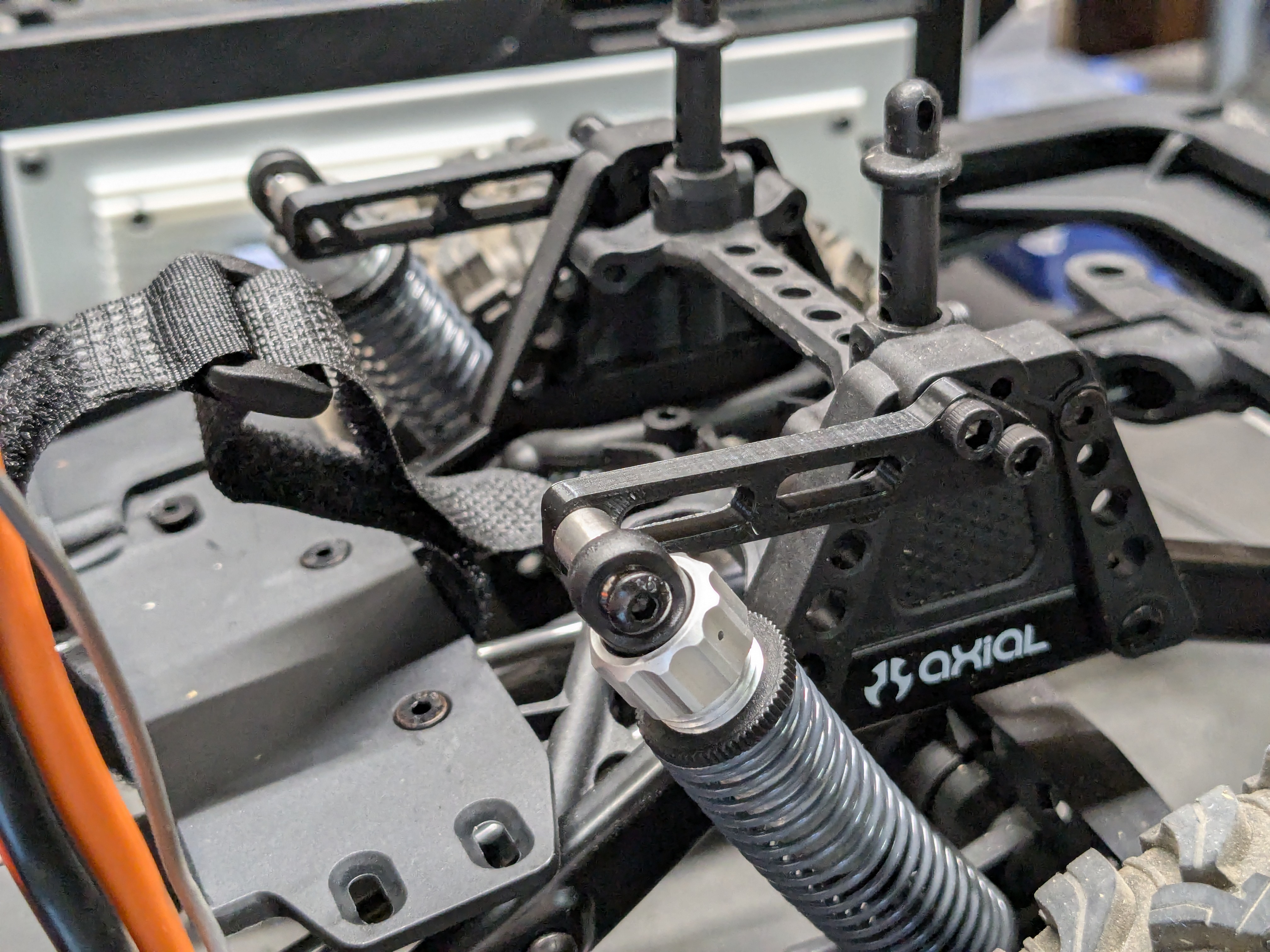 SCX10 shock mount extension — miniatura 2