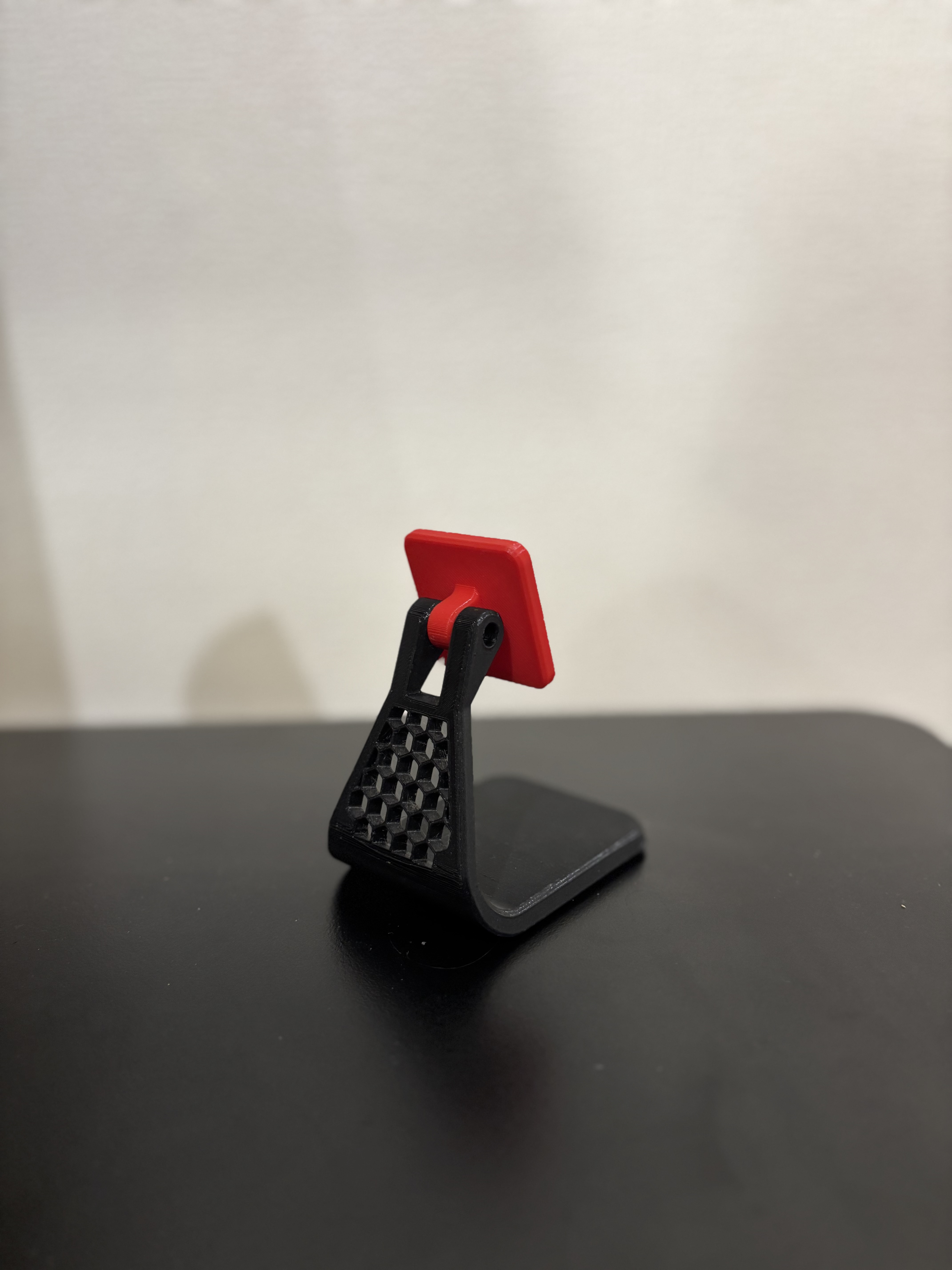 iPhone SE stand with Sinjimoru compatible Adapter