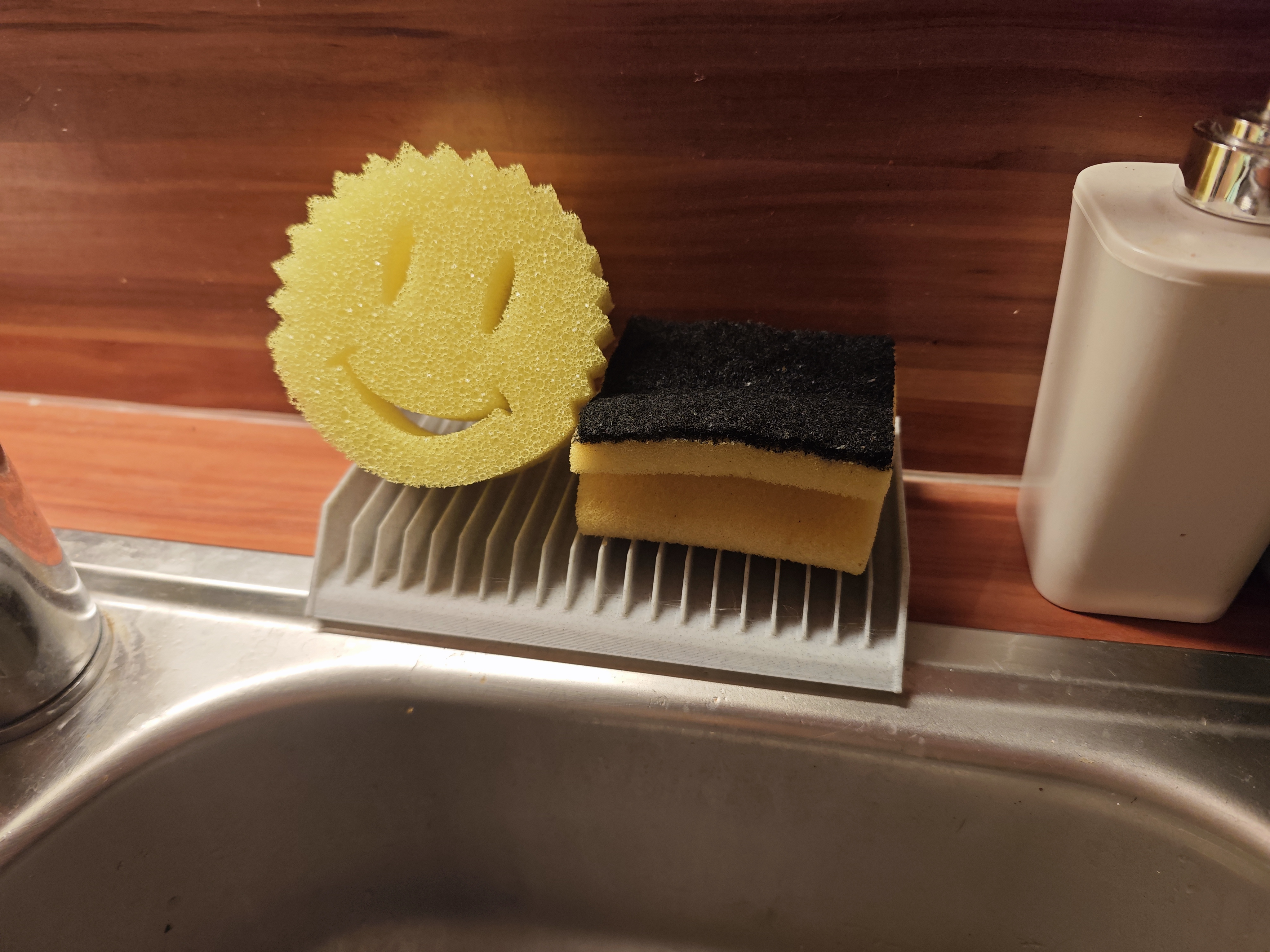 Everydays 004 – Kitchen Sponge Holder