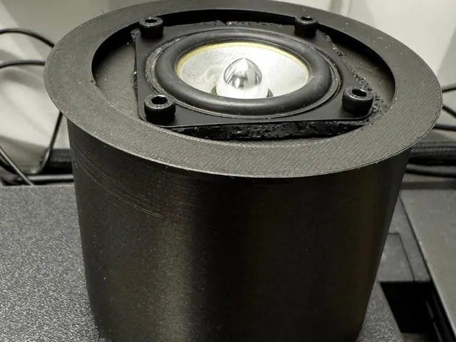 Minimalist Desktop Upfire Speakers (Logitech Z3 Driver Mod)