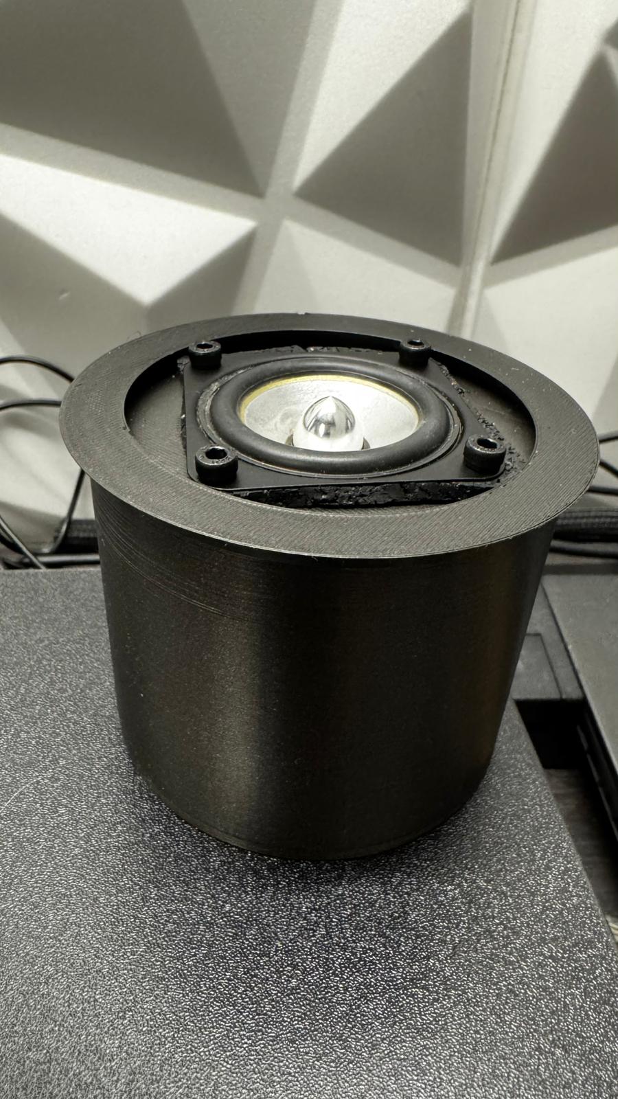 Minimalist Desktop Upfire Speakers (Logitech Z3 Driver Mod)