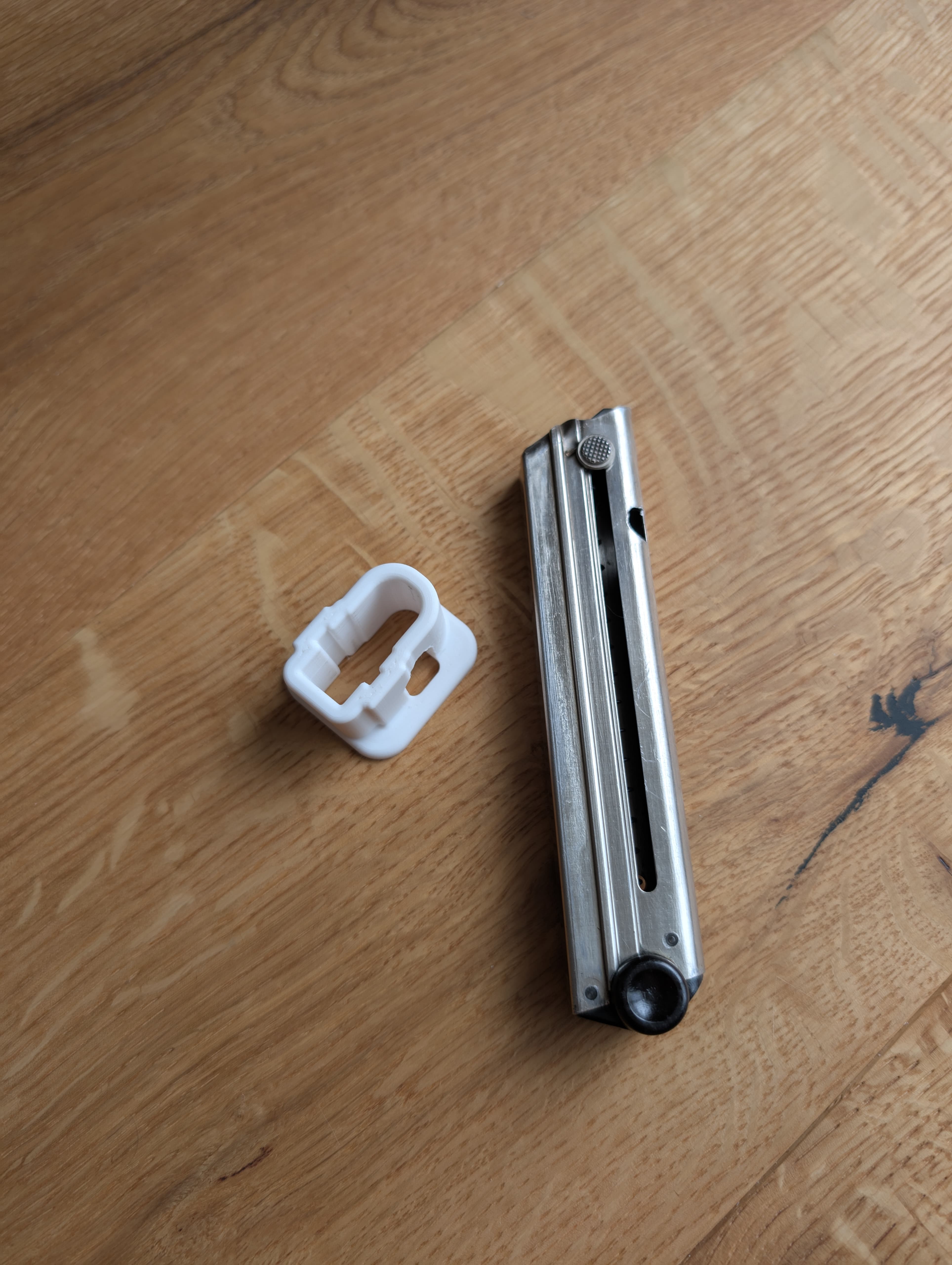 Speedloader / Thumb Saver for Luger Pistol Magazines