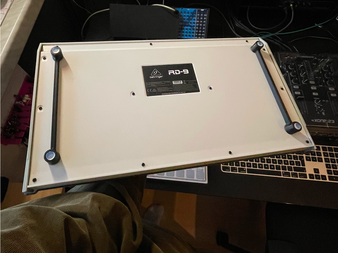 RISER FEET FOR BEHRINGER RD-9