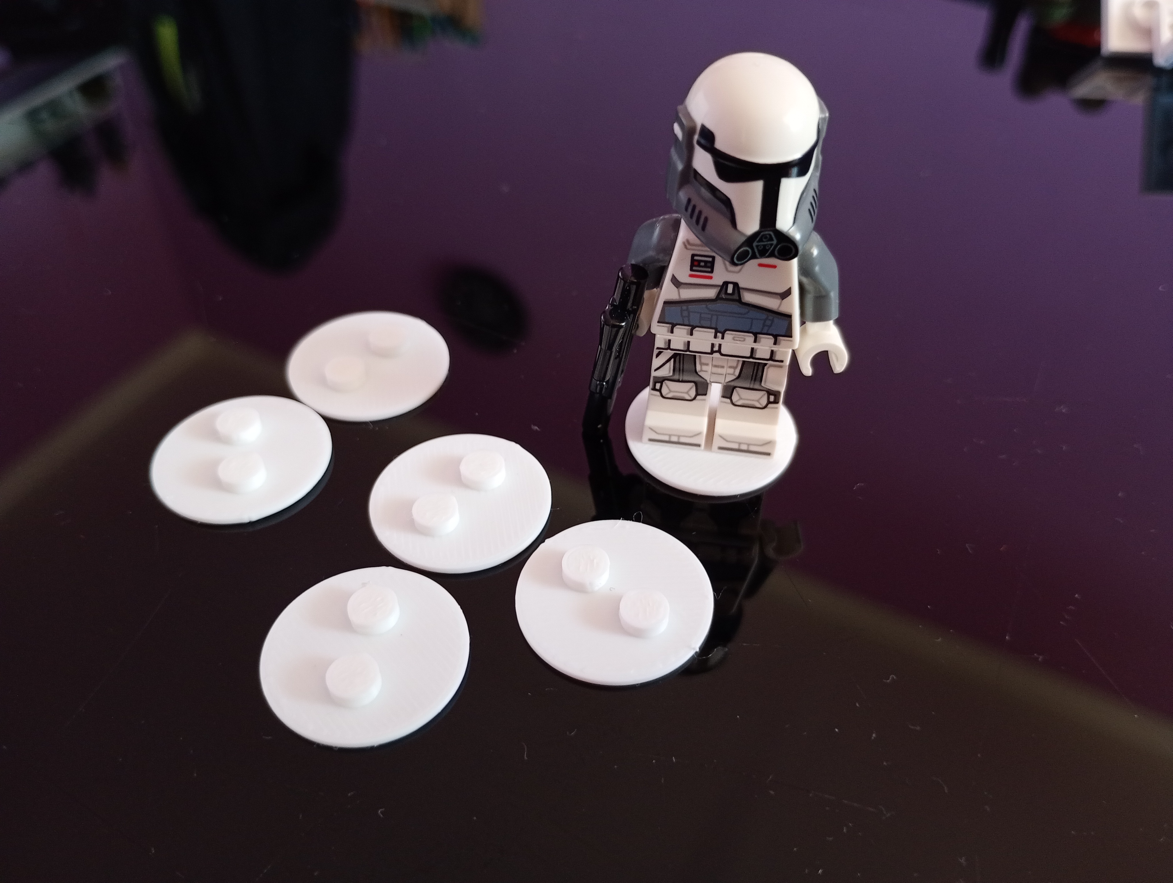 Fast mini stand for lego figures