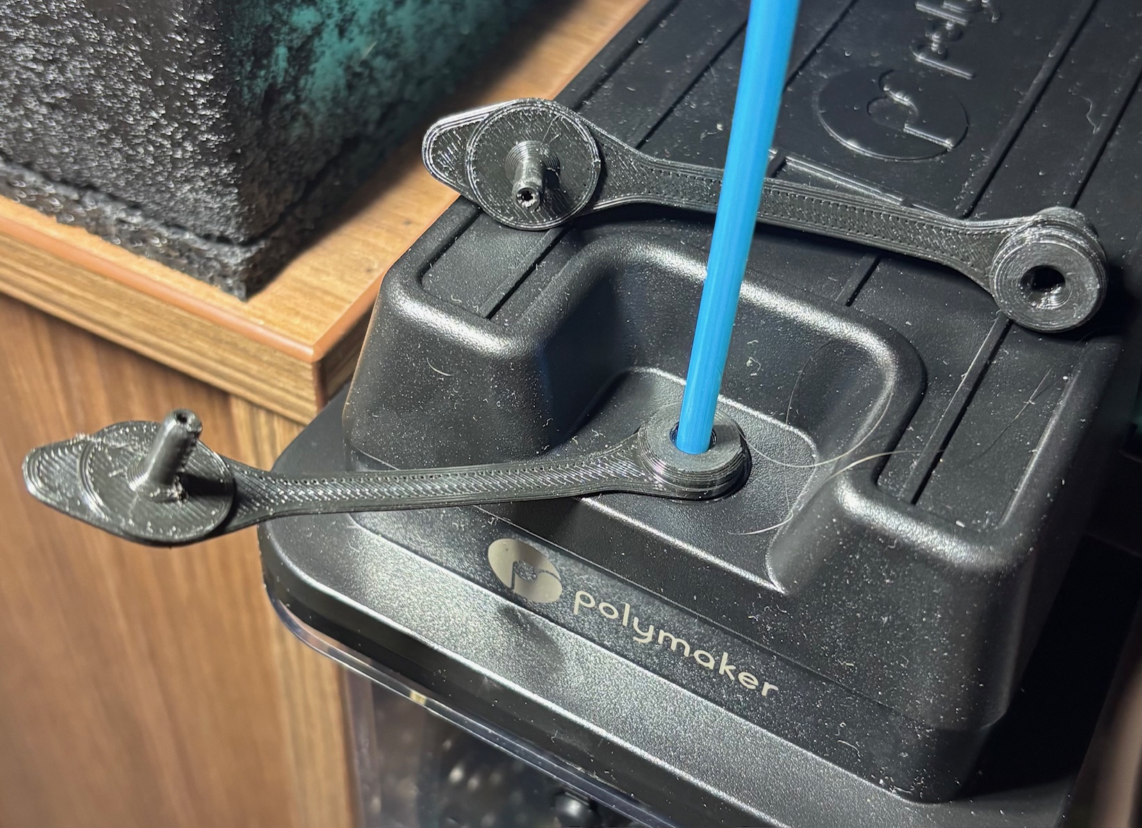 Polydryer filament plug