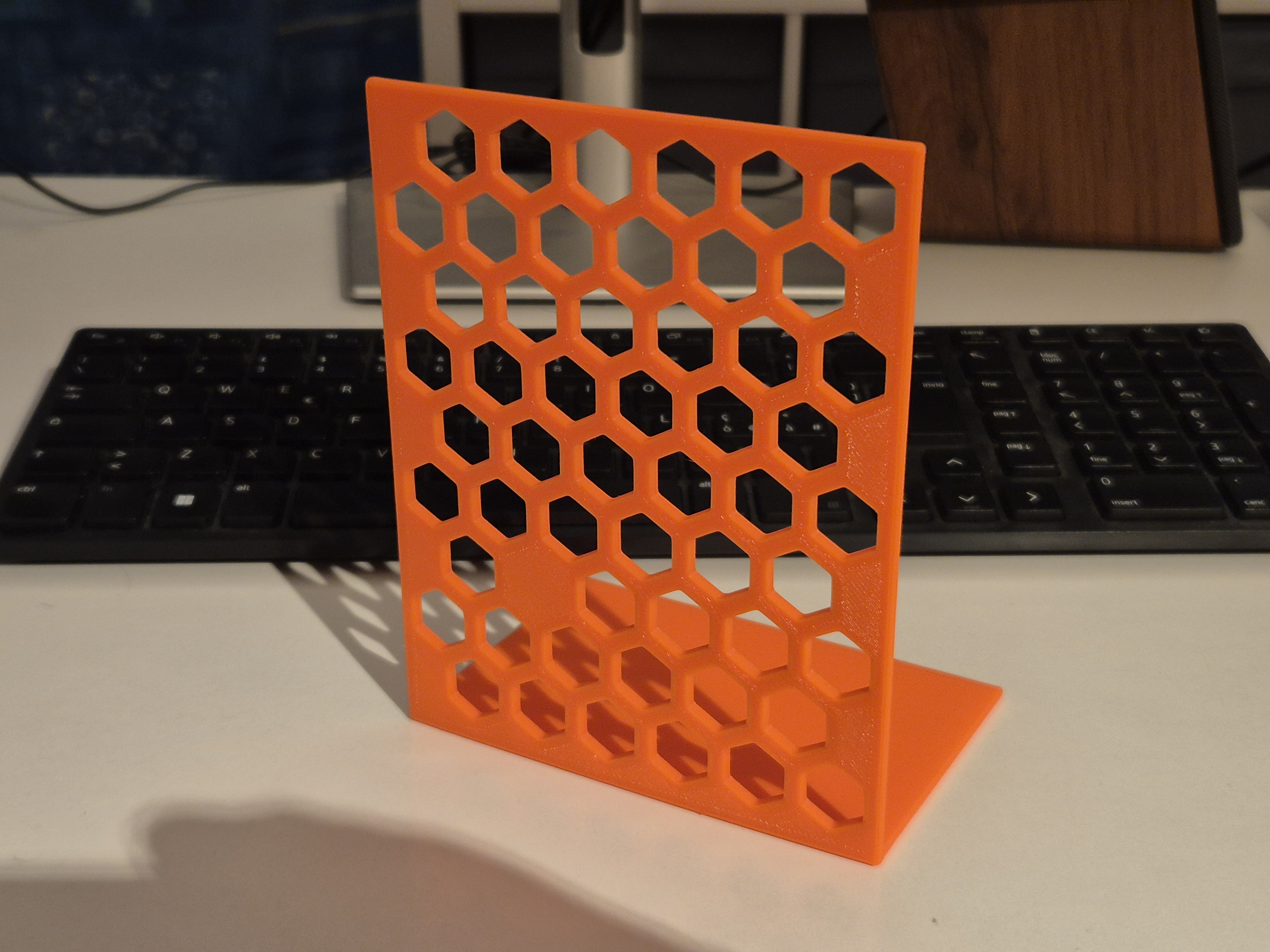 Minimalist hex bookend (fermalibri)