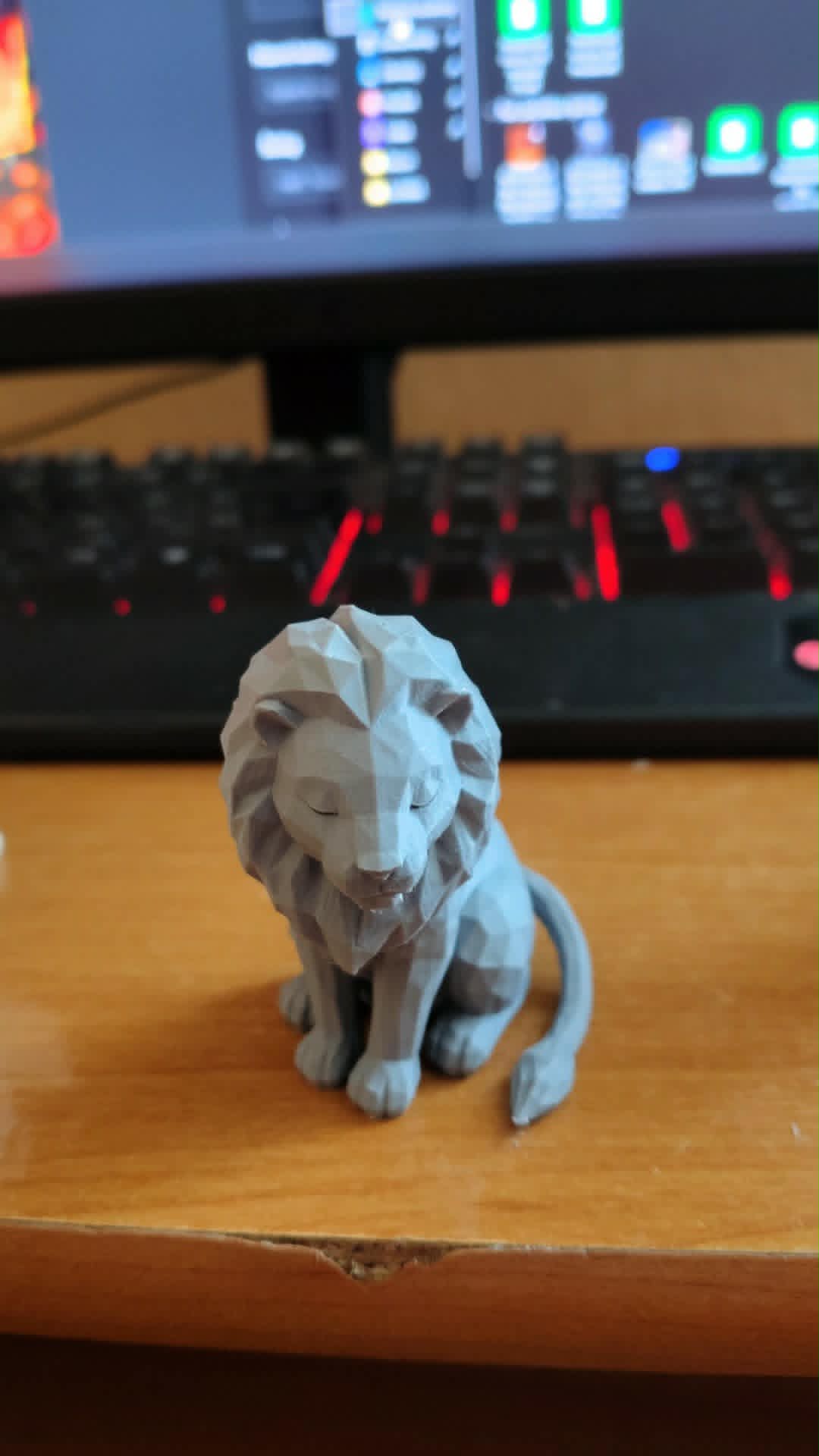 Low Poly Lion – Geometric Figurine