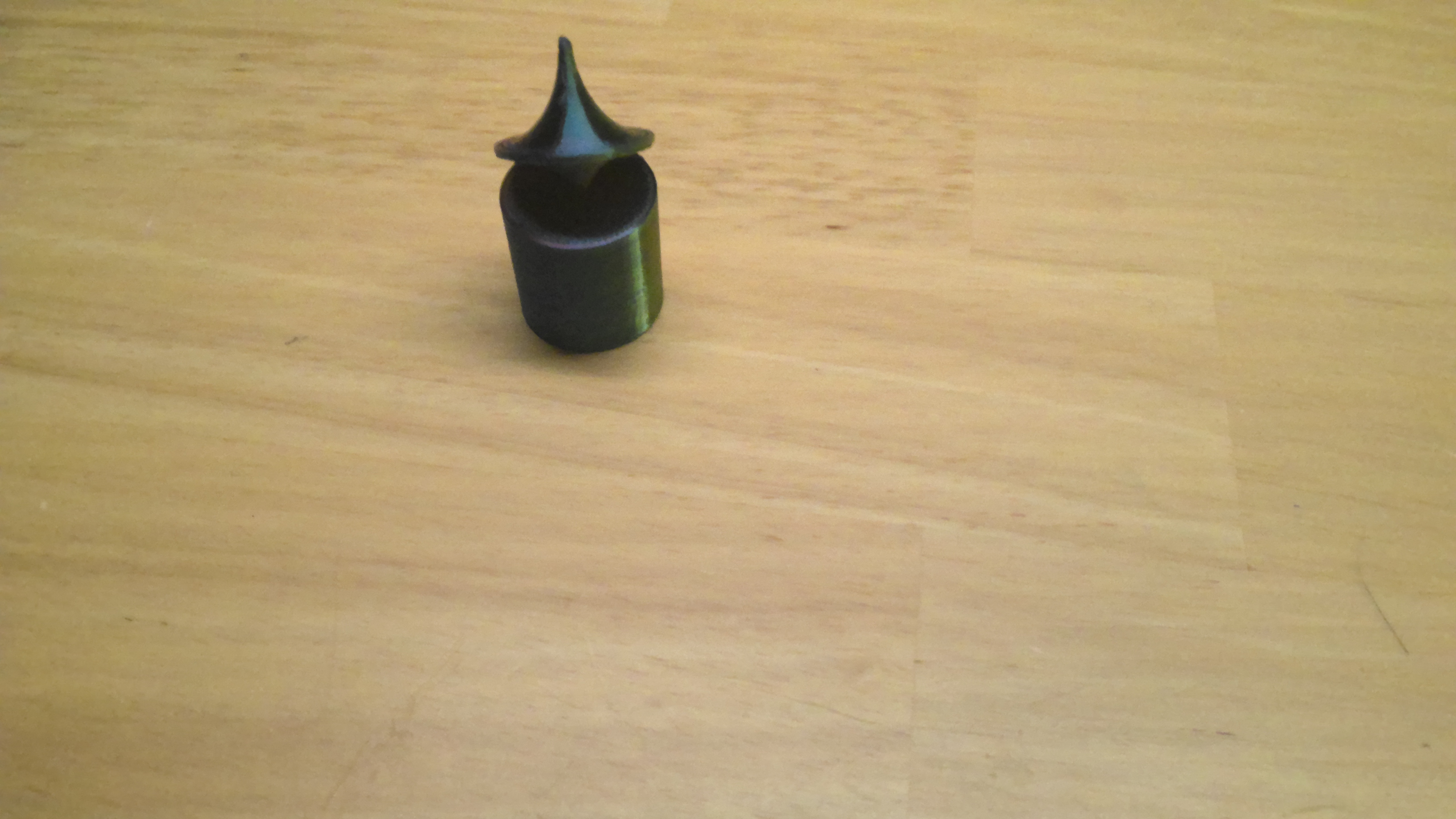 Miniatura 2 do modelo 3D Spinning Top With Stand