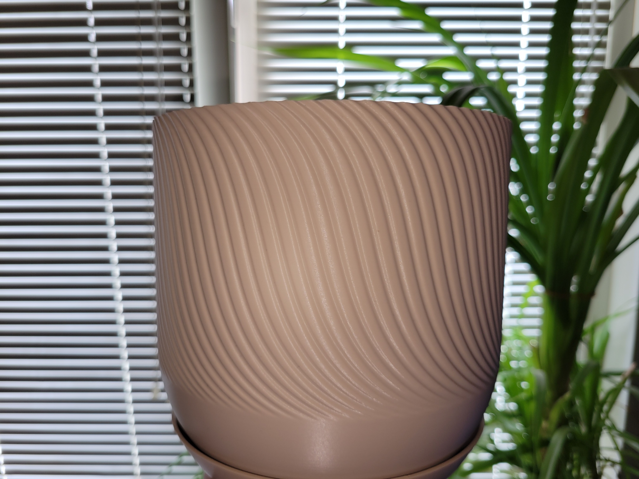Plant pot spiral. Горшок для растений.