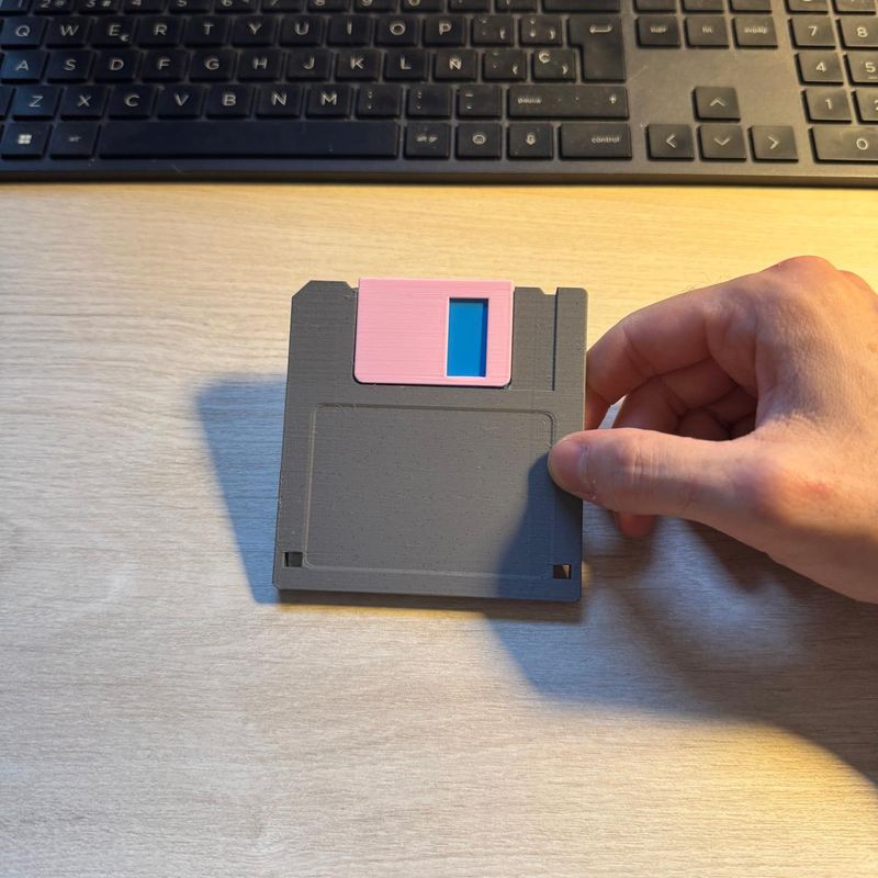 Floppy Disk 3.5 Card Holder by CrappyDesigns | Download free STL model ...