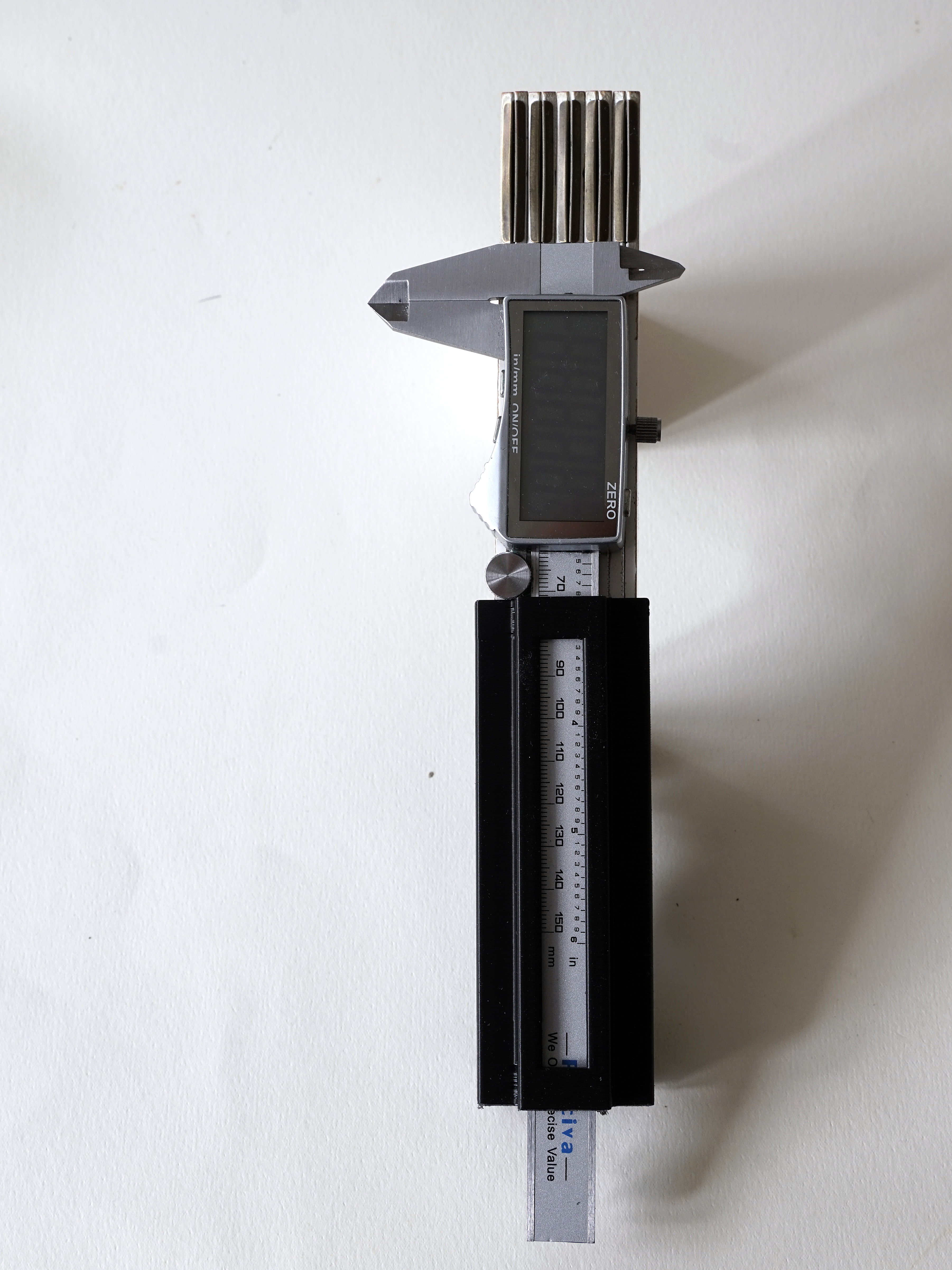 Zollstock und Schiebelehre Halter/Folding Ruler and Caliper Holder