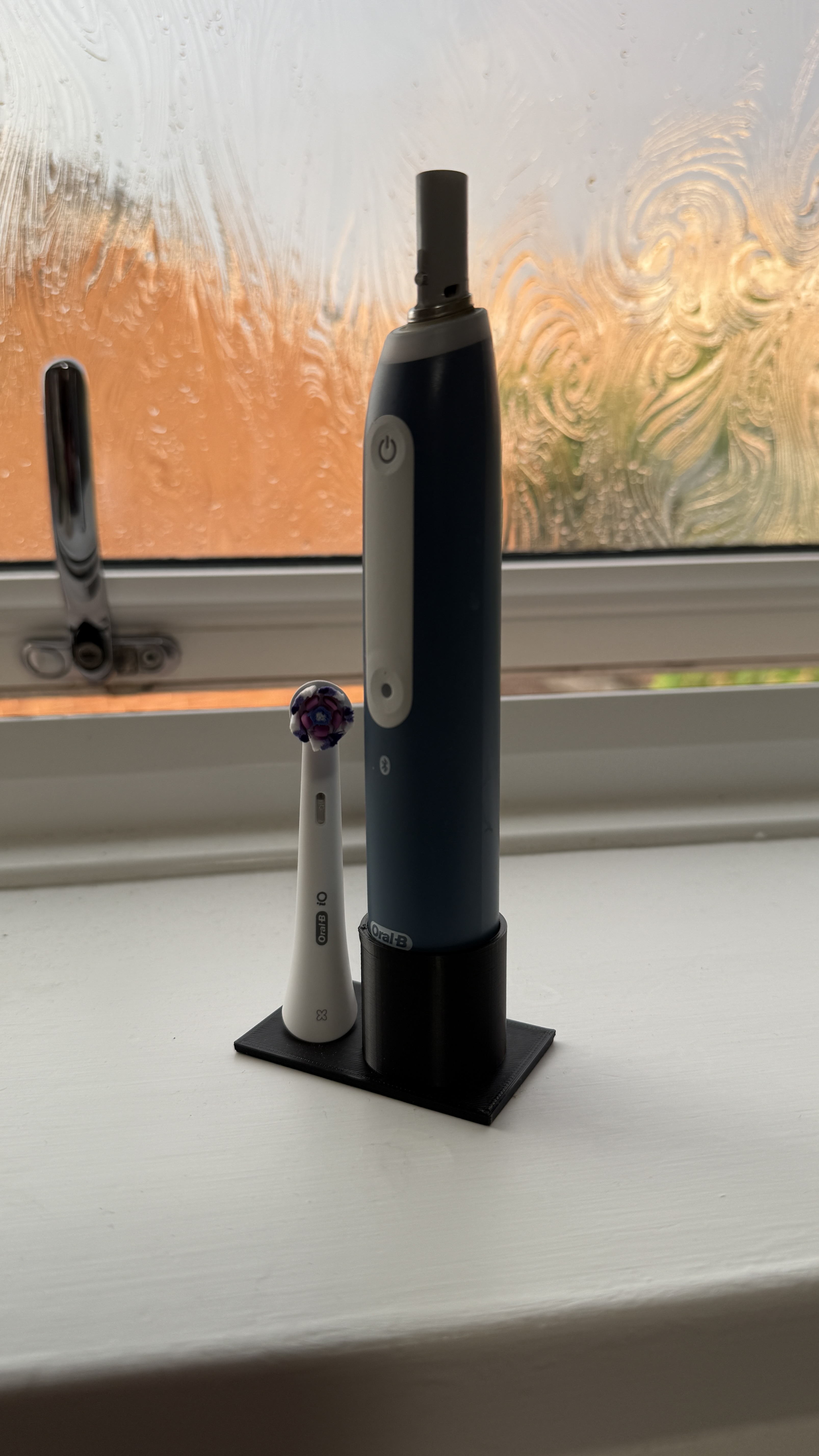 Electirc tooth brush stand
