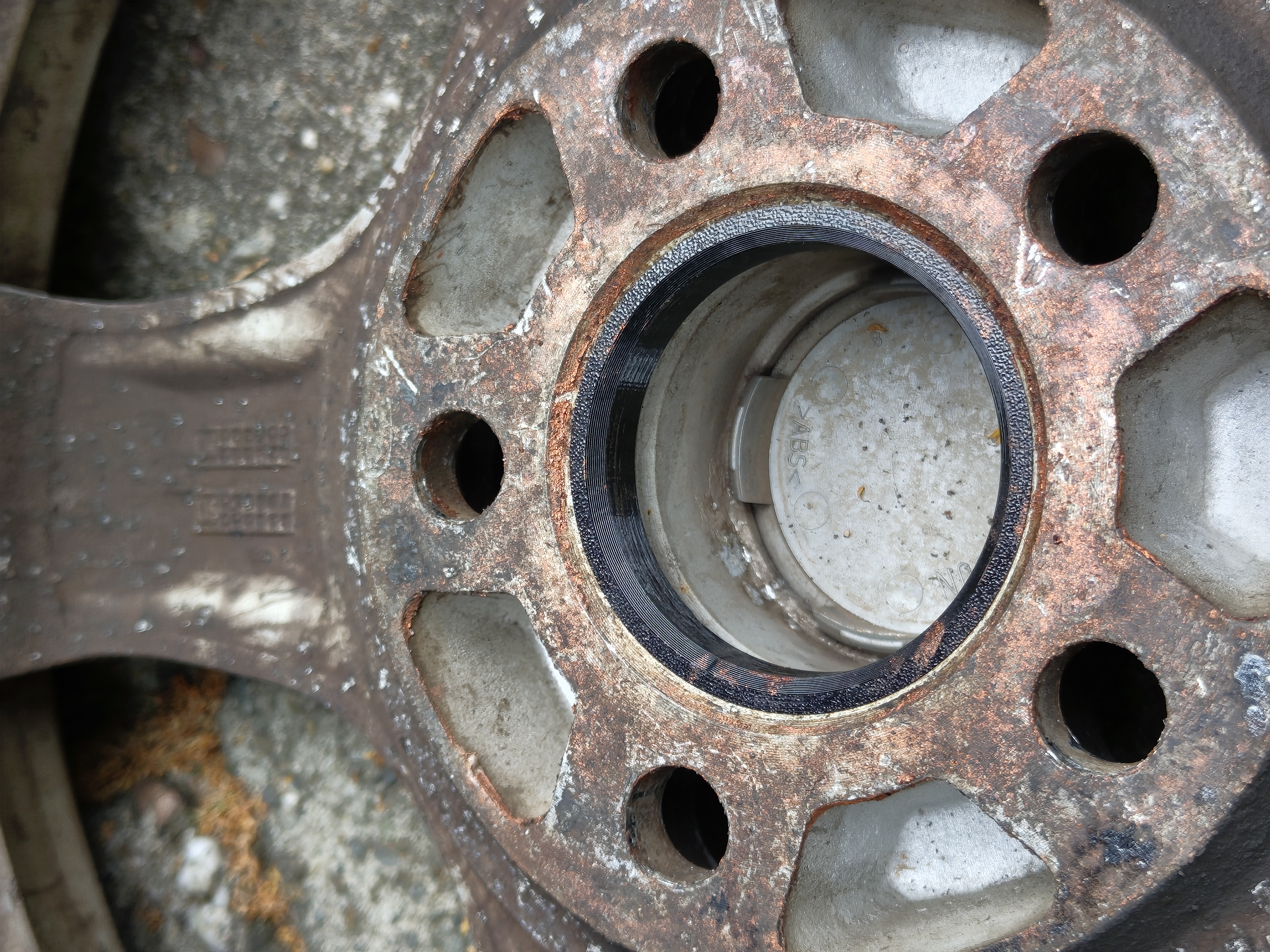 Hub-centric ring 60.1 mm → 56.1 mm
