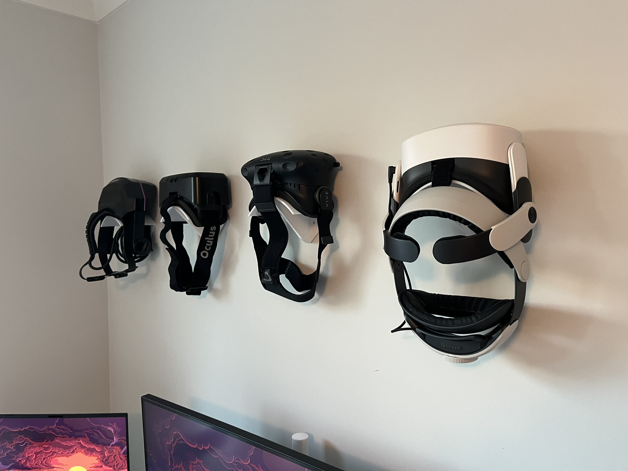 Universal VR Headset Wall Mount